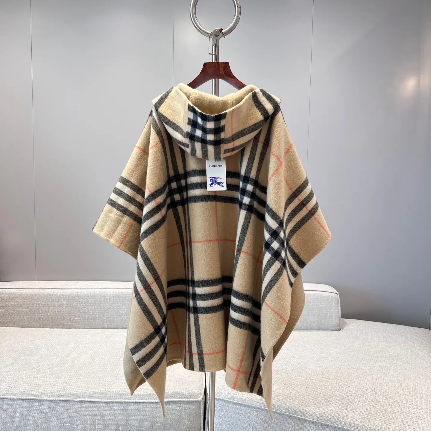 Burberry 羊绒 格纹 马术 帽子 日常造型款