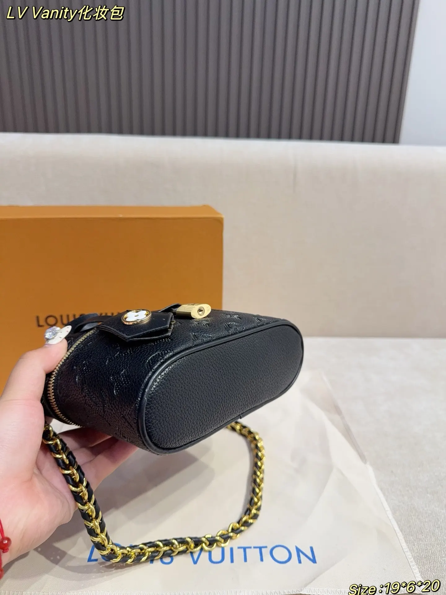 LV 黑色 金色 牛皮 鏈條包 精致鏈條款(數字9) LV 黑色 金色 牛皮 鏈條包 精致鏈條款(數字9)