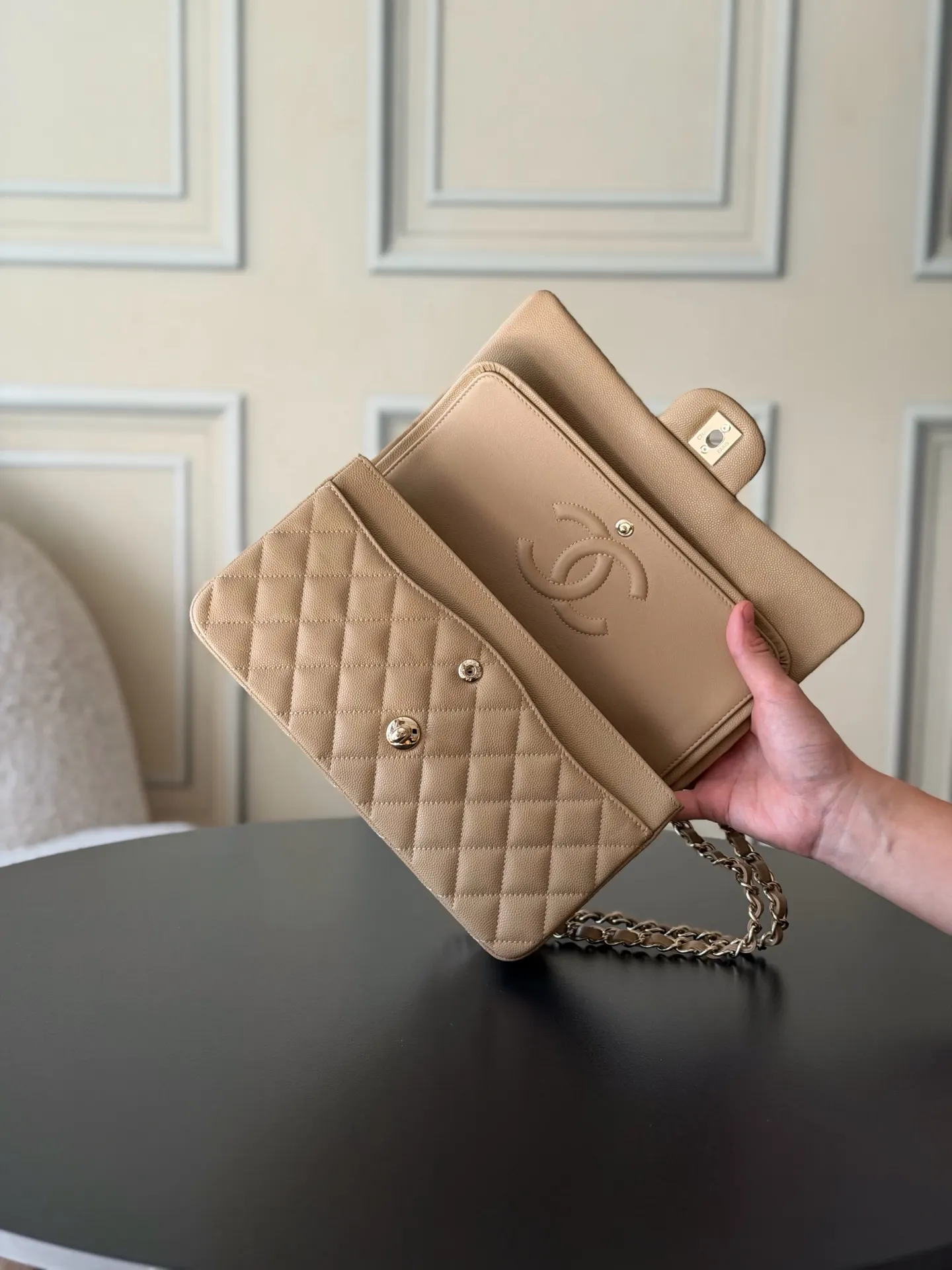 Chanel 米棕色牛皮菱格链条包 金扣