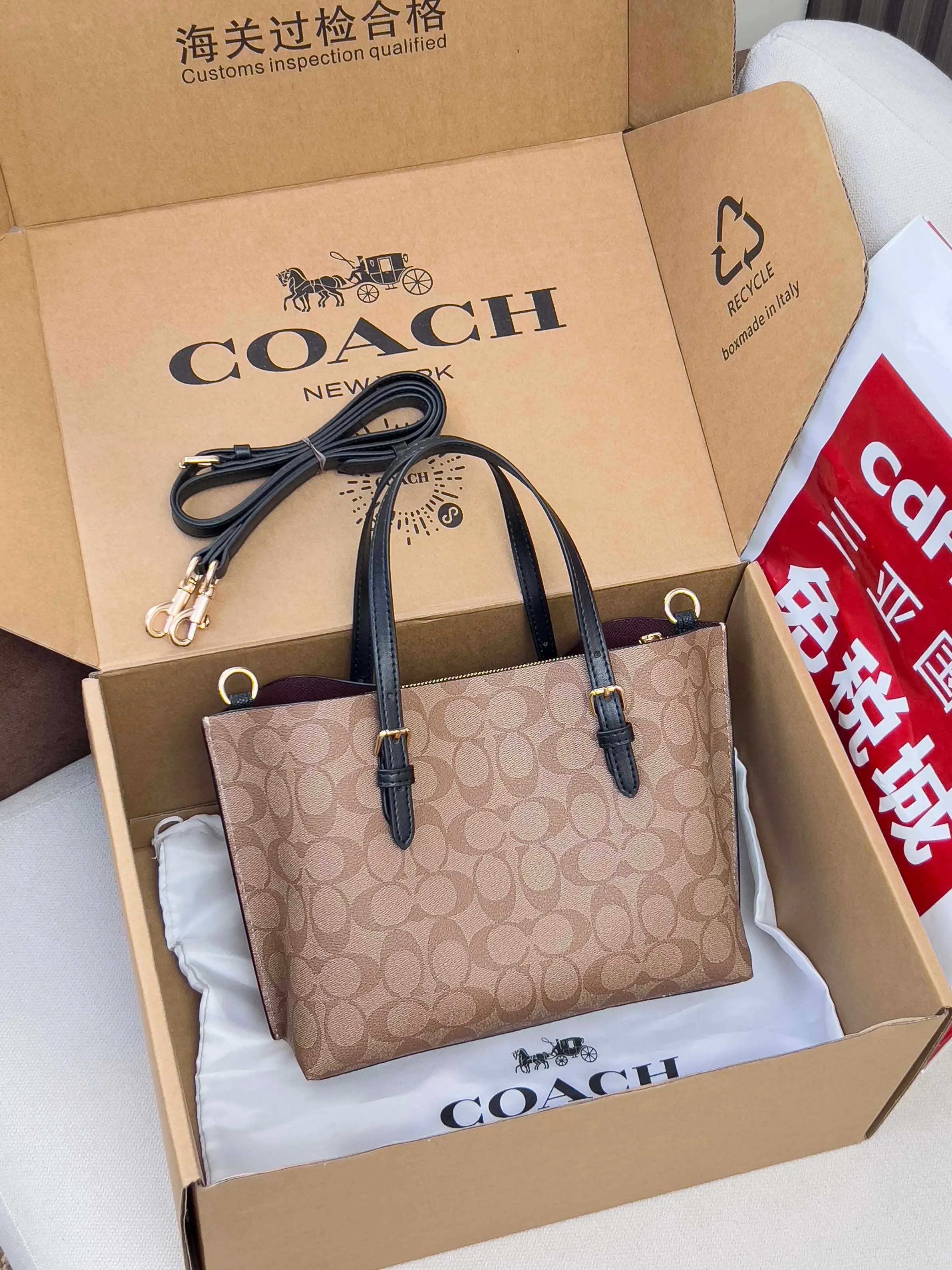 Coach 图片 Mollie Tot 托特包 大容量托特款