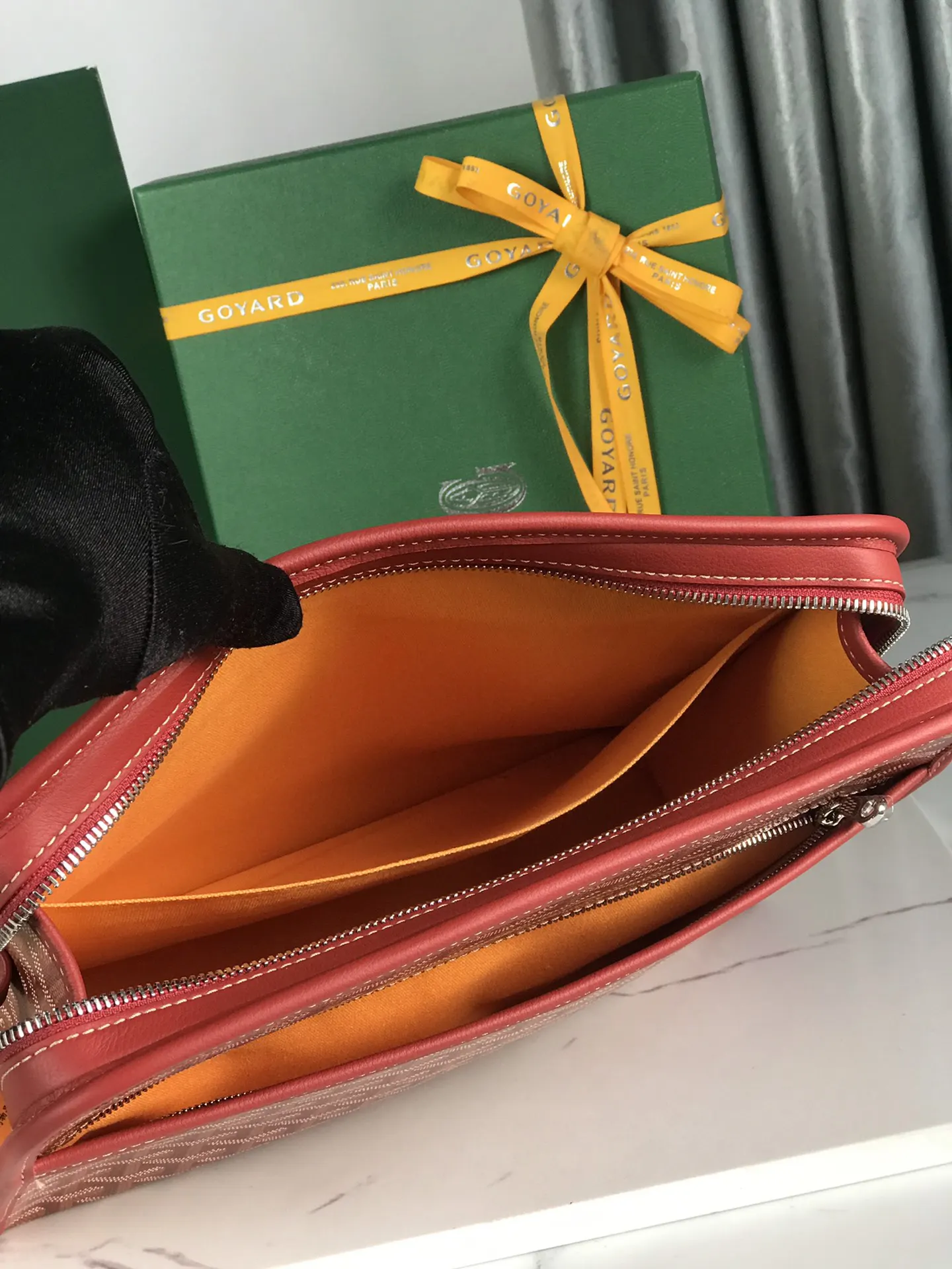Goyard 黃色 牛皮 手拿包 精致手拿款(數字9) Goyard 黃色 牛皮 手拿包 精致手拿款(數字9)