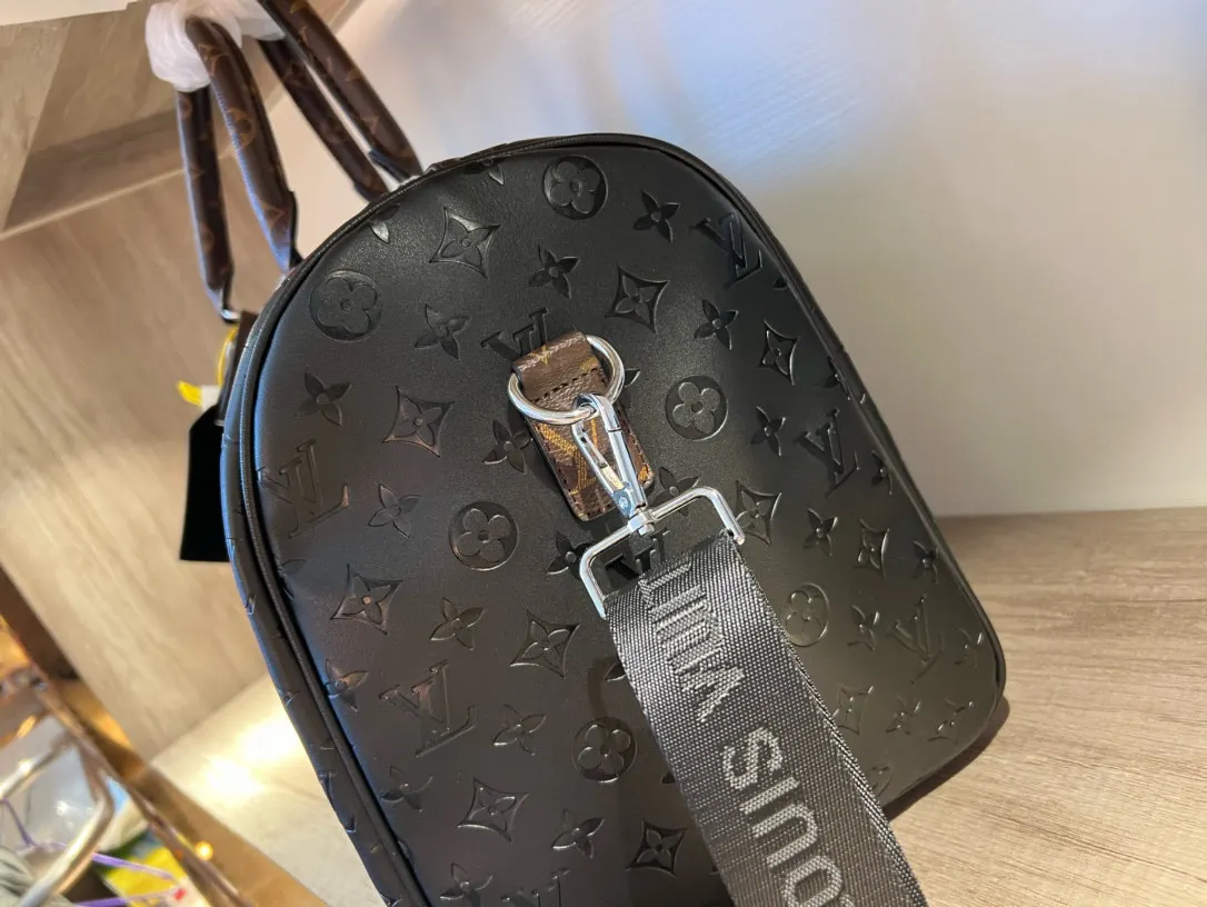 Black White Fashion Item Travel