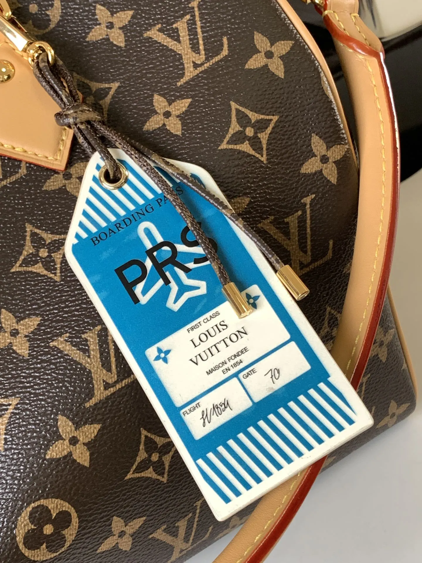 LV M11945 包袋 精选款