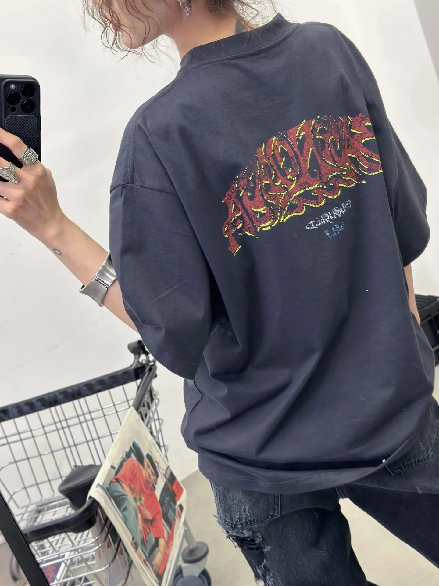 Balenciaga 黑色印花短袖T恤 穿搭展示