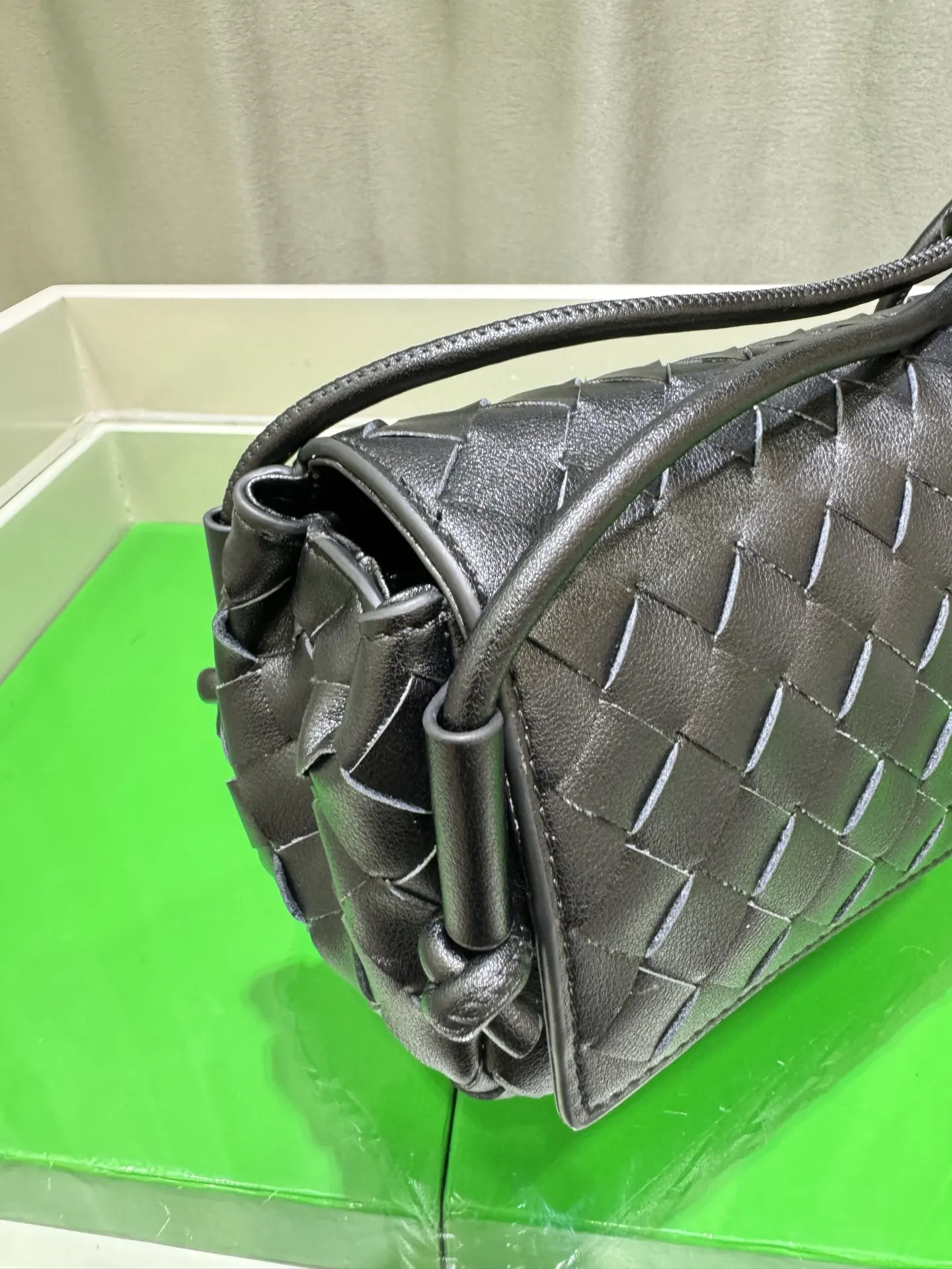 Bottega Veneta 小牛皮 腋下包 復古腋下背款