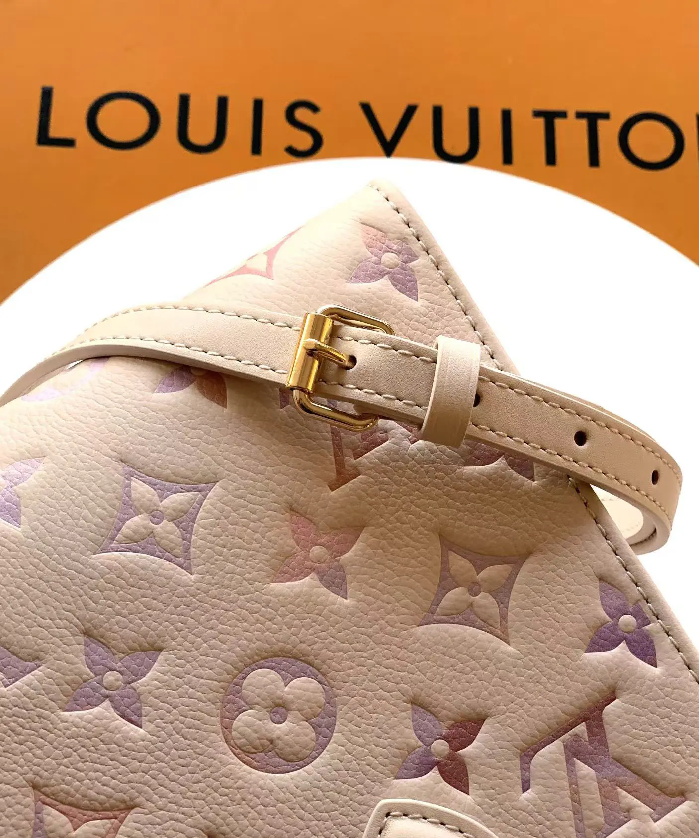 LV Onthego淺色托特包(數字7) LV Onthego淺色托特包(數字7)