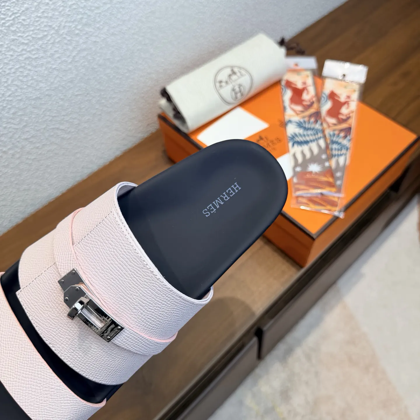 Hermès 经典 小牛皮 拖鞋 舒适