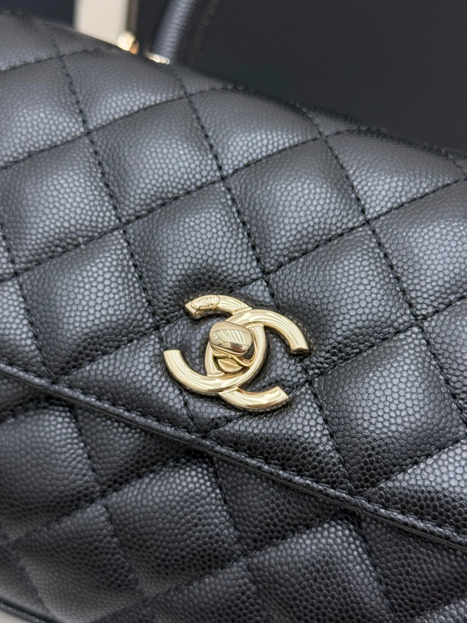 Audemars Piguet 金色 小牛皮 链条包 精致链条款