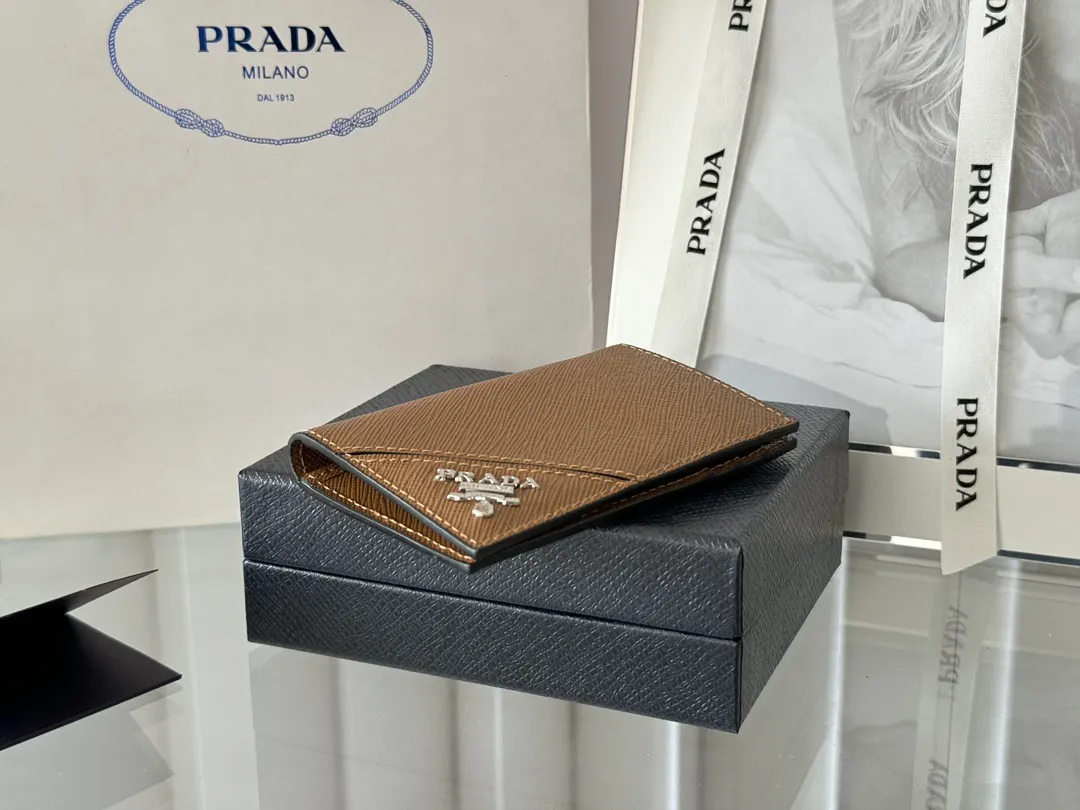 Prada 十字纹牛皮 錢包 实用卡夹