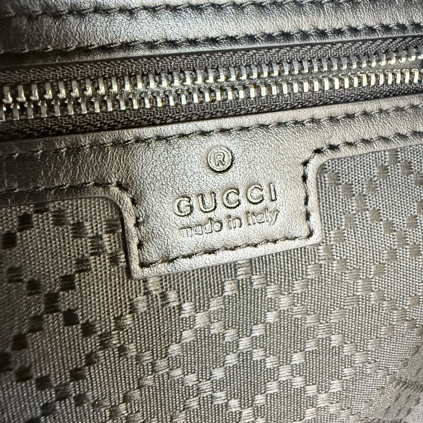 Gucci 黑色 銀色 牛皮 雙肩包 实用雙肩款