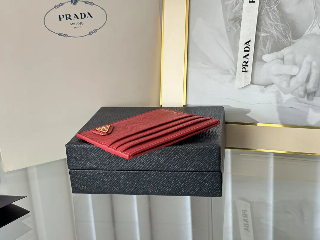 Prada 十字纹牛皮 Logo 金属标 钱包 实用卡夹