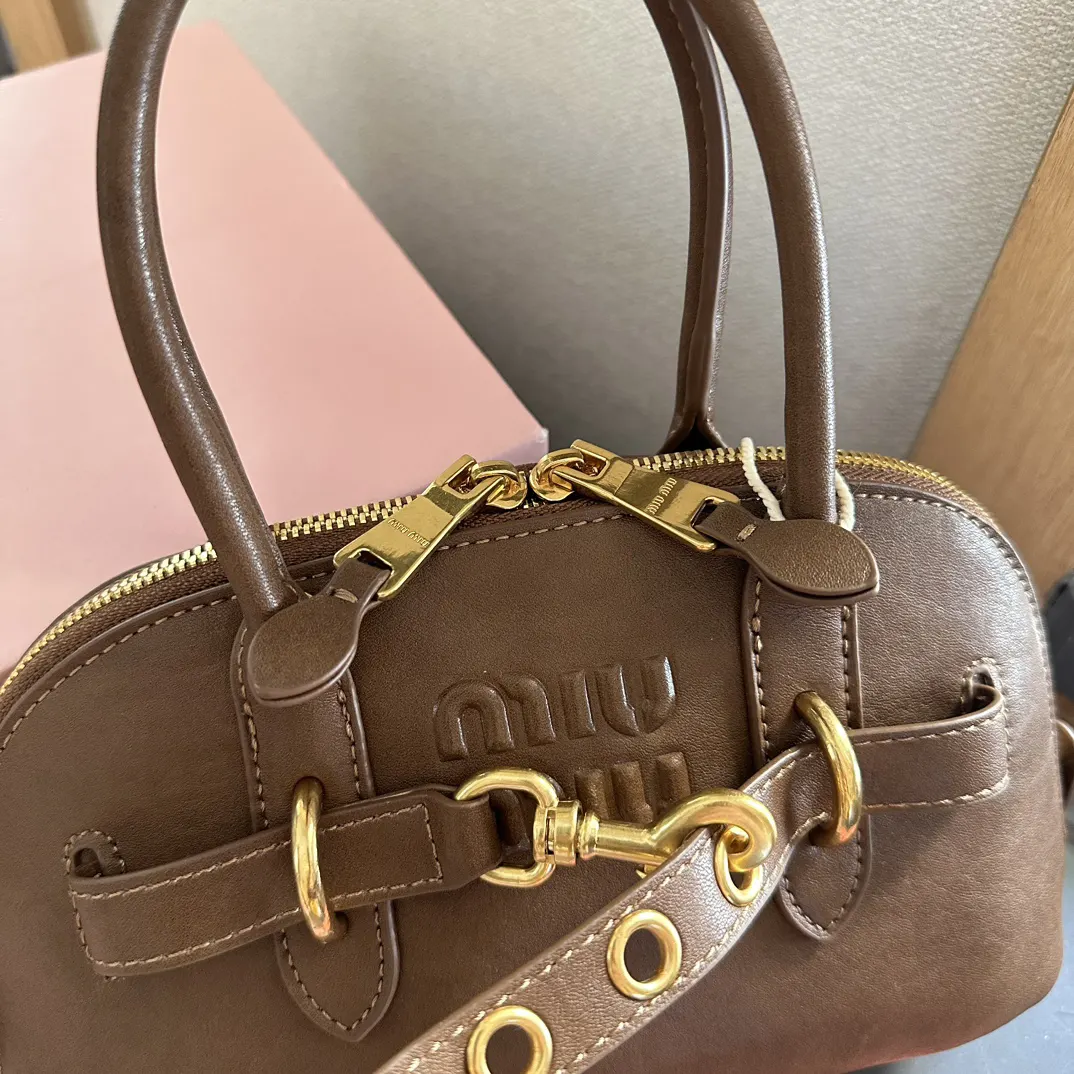 Miu MiuMiu 通勤人必备 包 手提包 通勤手提款