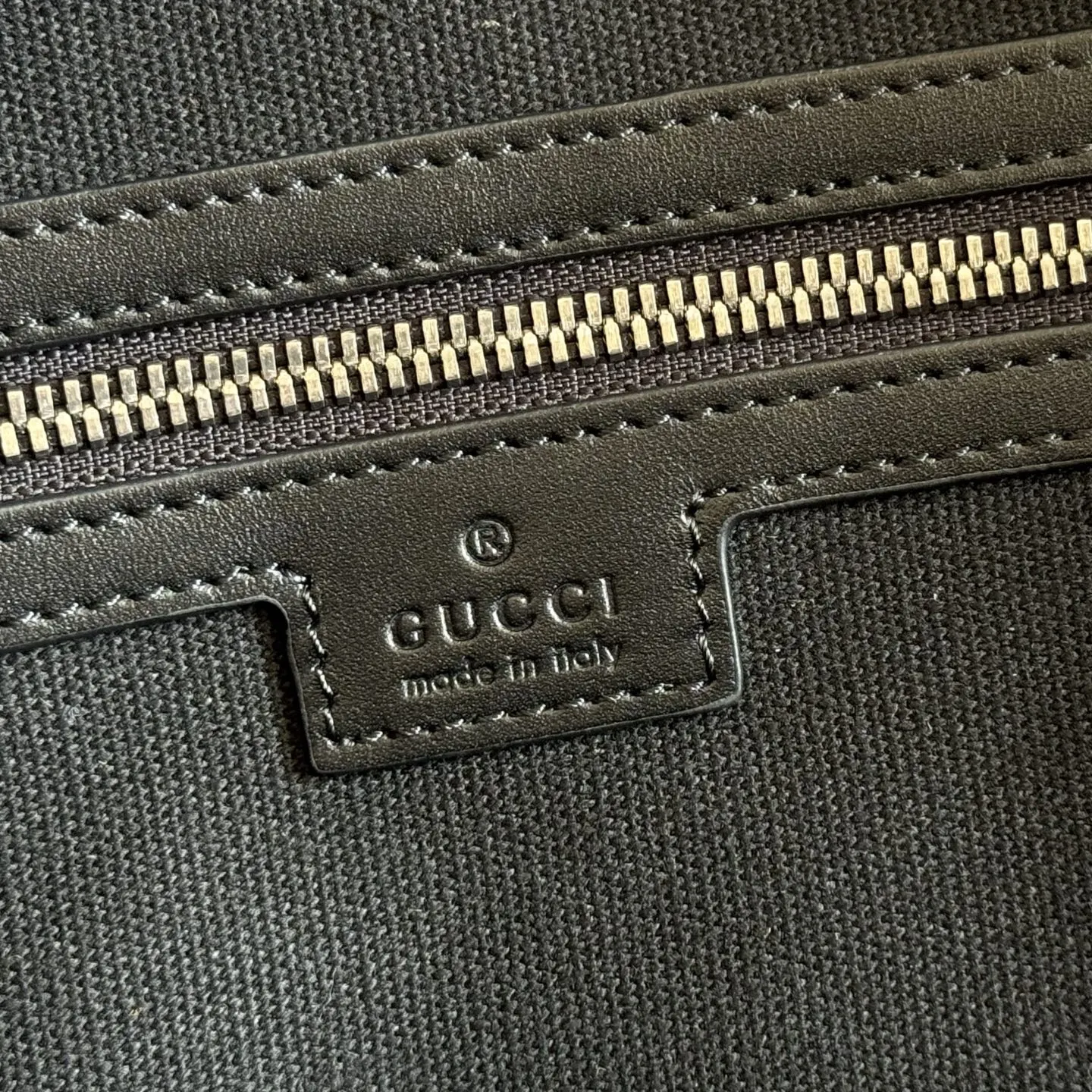 Gucci GG Emblem 黑色 帆布 旅行袋 大容量旅行款(數字9) Gucci GG Emblem 黑色 帆布 旅行袋 大容量旅行款(數字9)