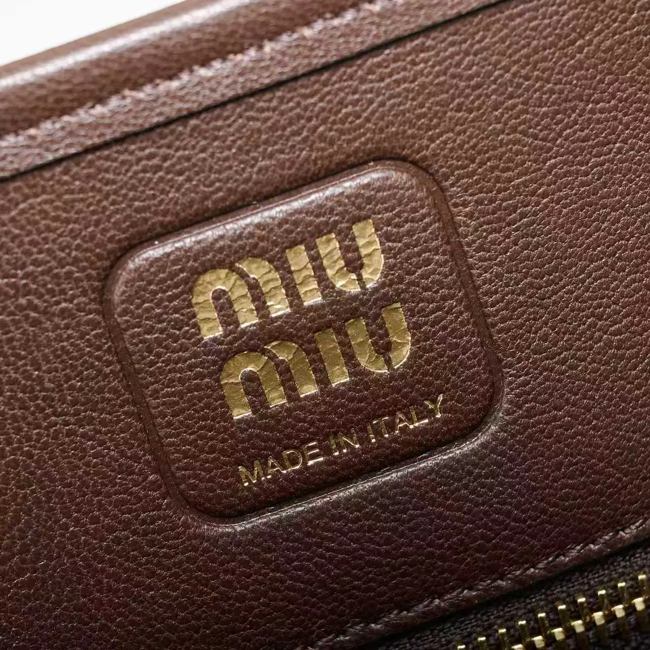 Miu 金色 羊皮 單肩包 日常單肩背款