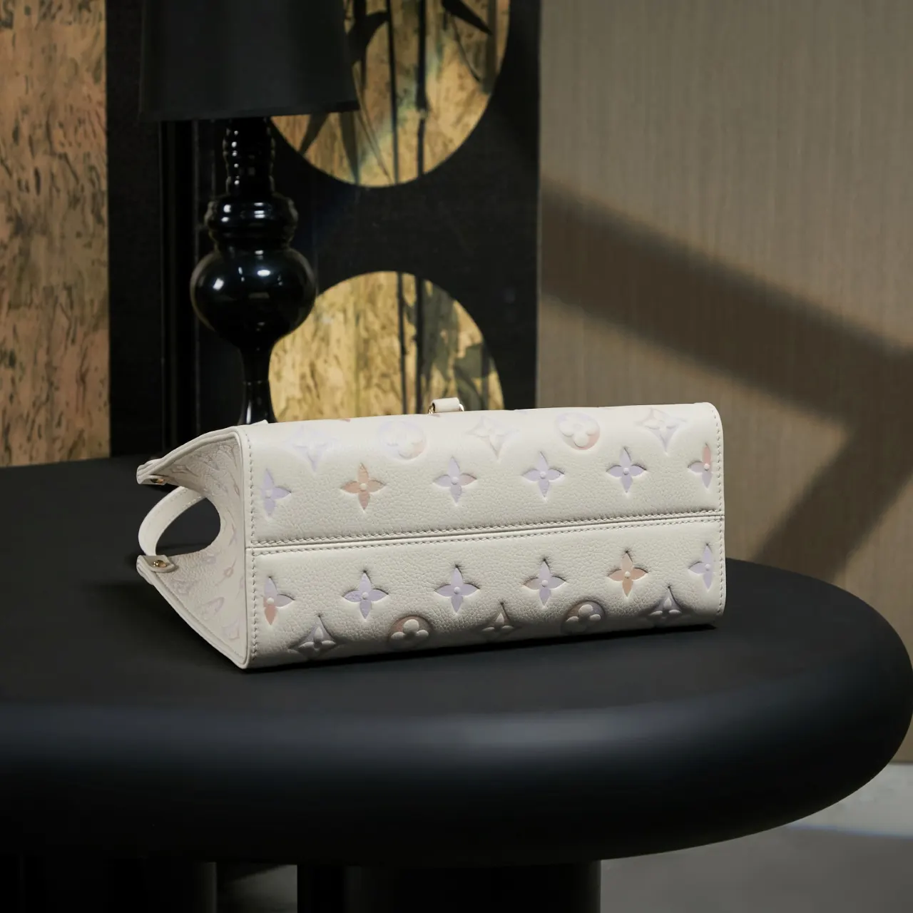 Louis Vuitton M25770 Handbag