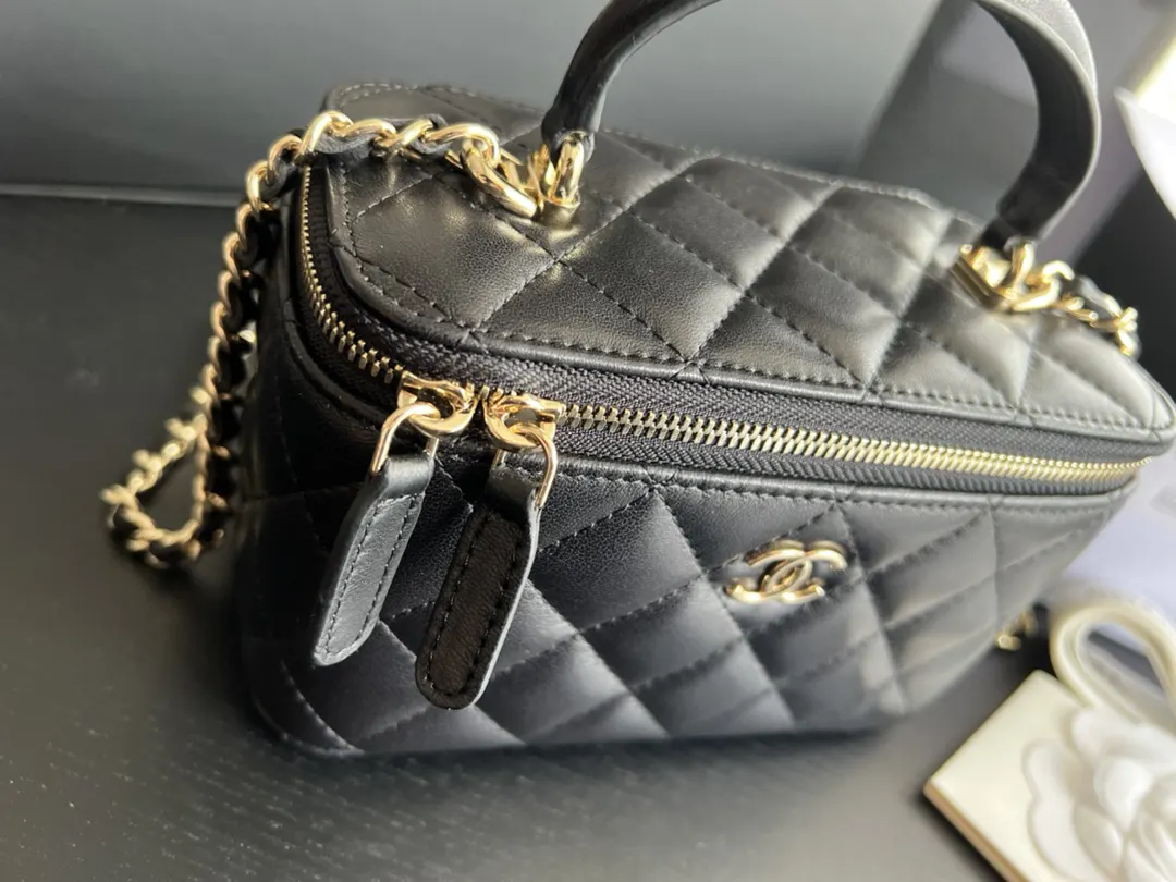 Chanel 19 Bag 黑色羊皮菱格链条包