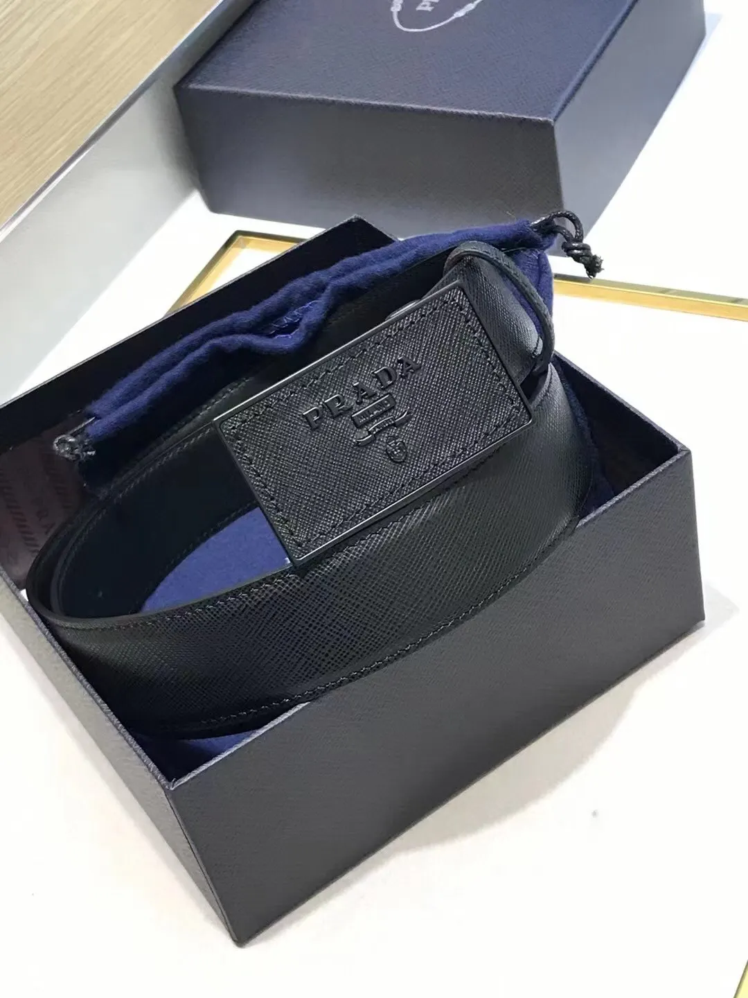 Prada 牛皮 三角标 腰带 通勤搭配