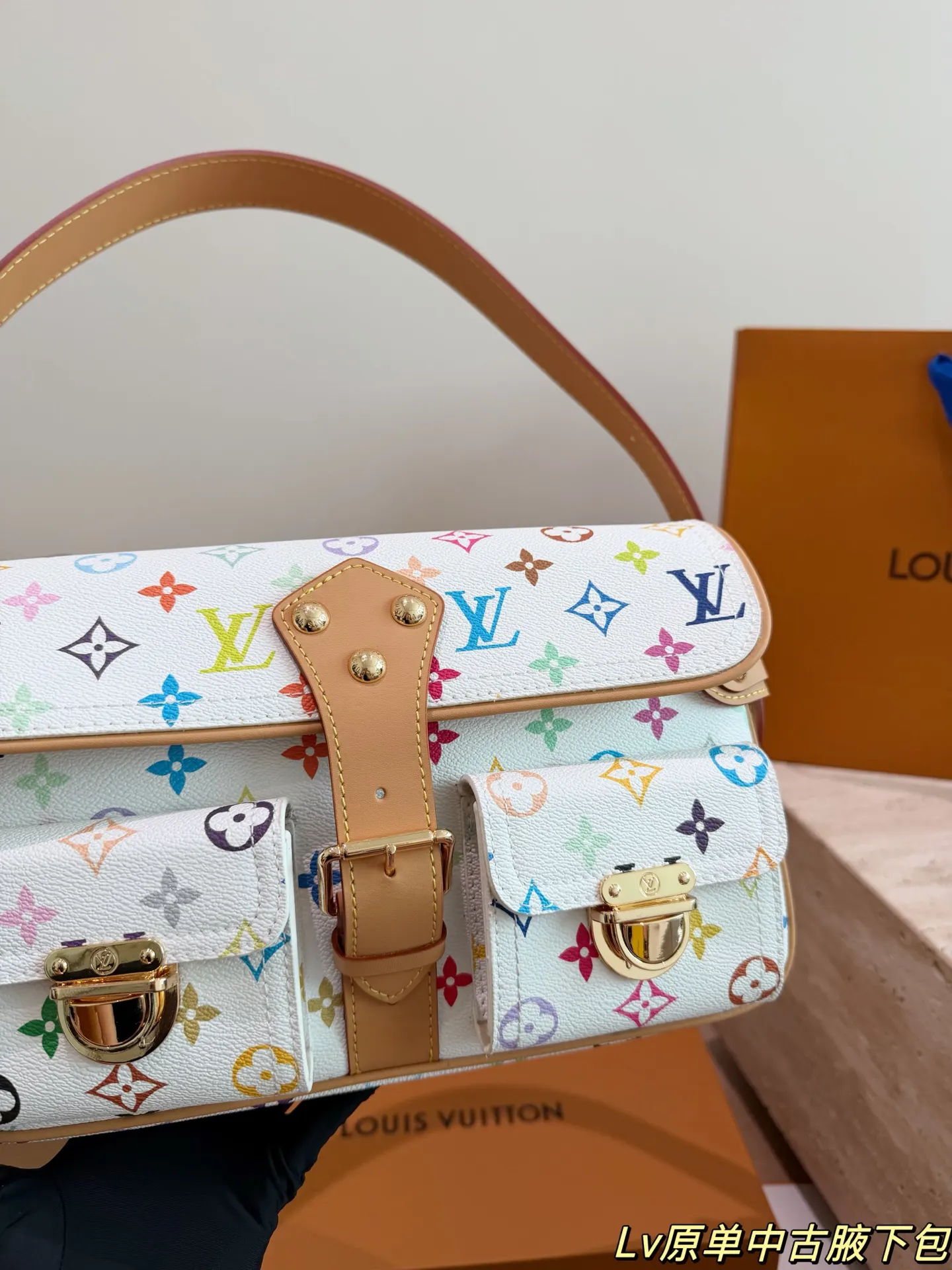 LV 奶白 焦糖色 牛皮 腋下包 復古腋下背款