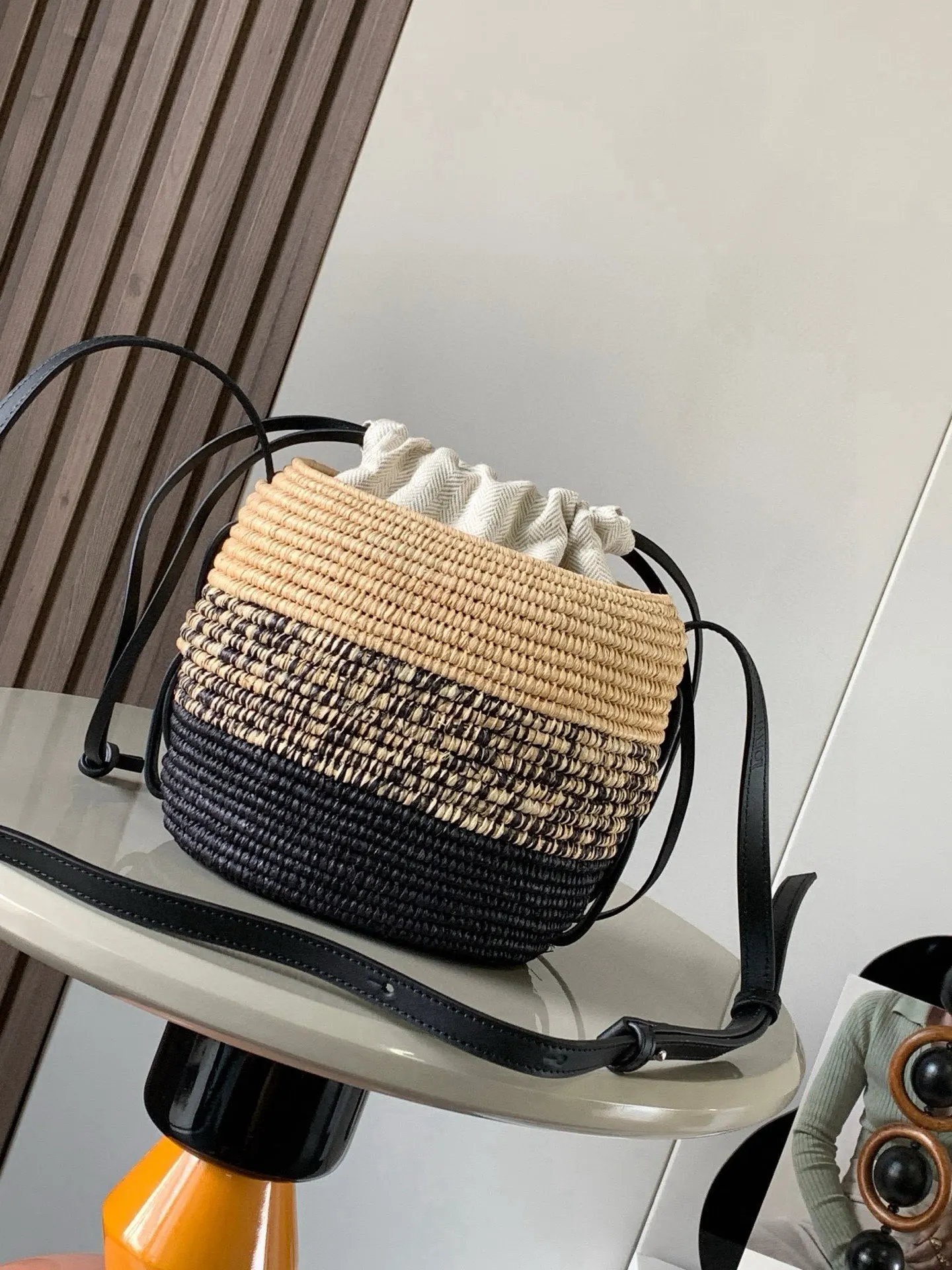 黑色 牛皮 酒椰纤维和牛皮革蜂巢 Basket小蜂巢／灯笼包手袋 收納包 旅行收納款