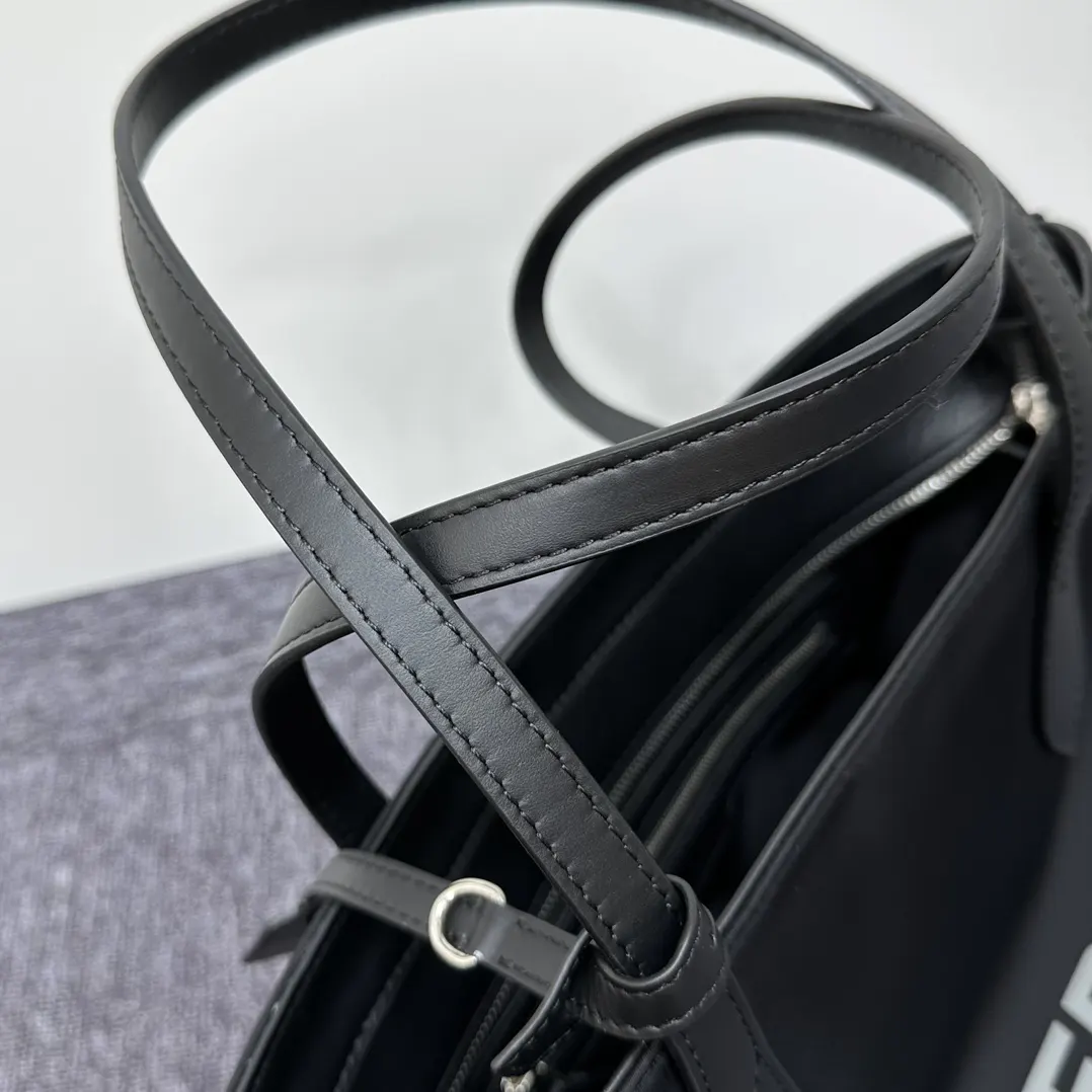 Burberry 尼龙 托特包 大容量托特款
