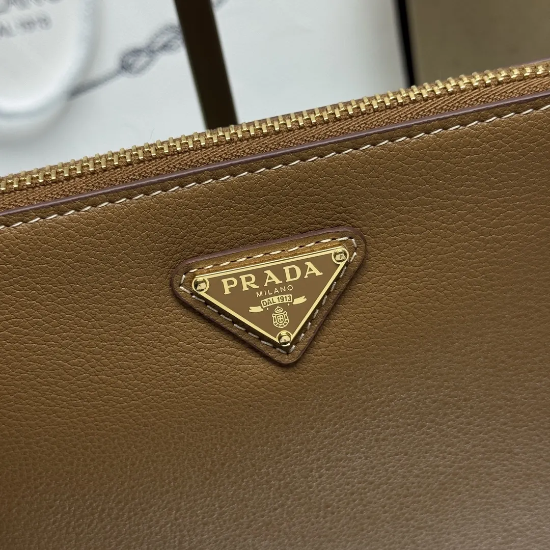 PRADA 牛皮 三角标 腋下包 日常通勤款