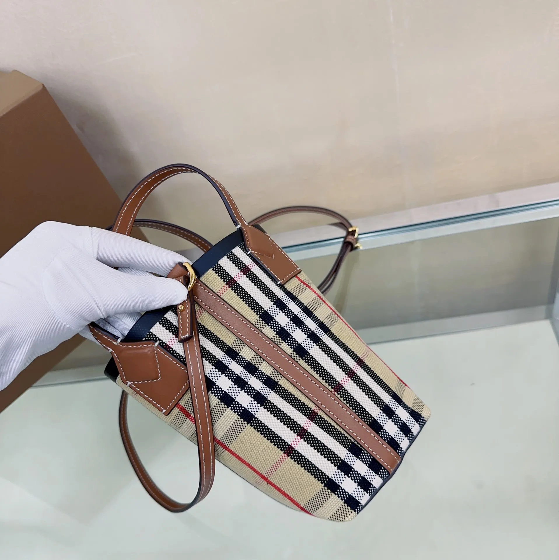 Burberry 小牛皮 托特包 大容量托特款