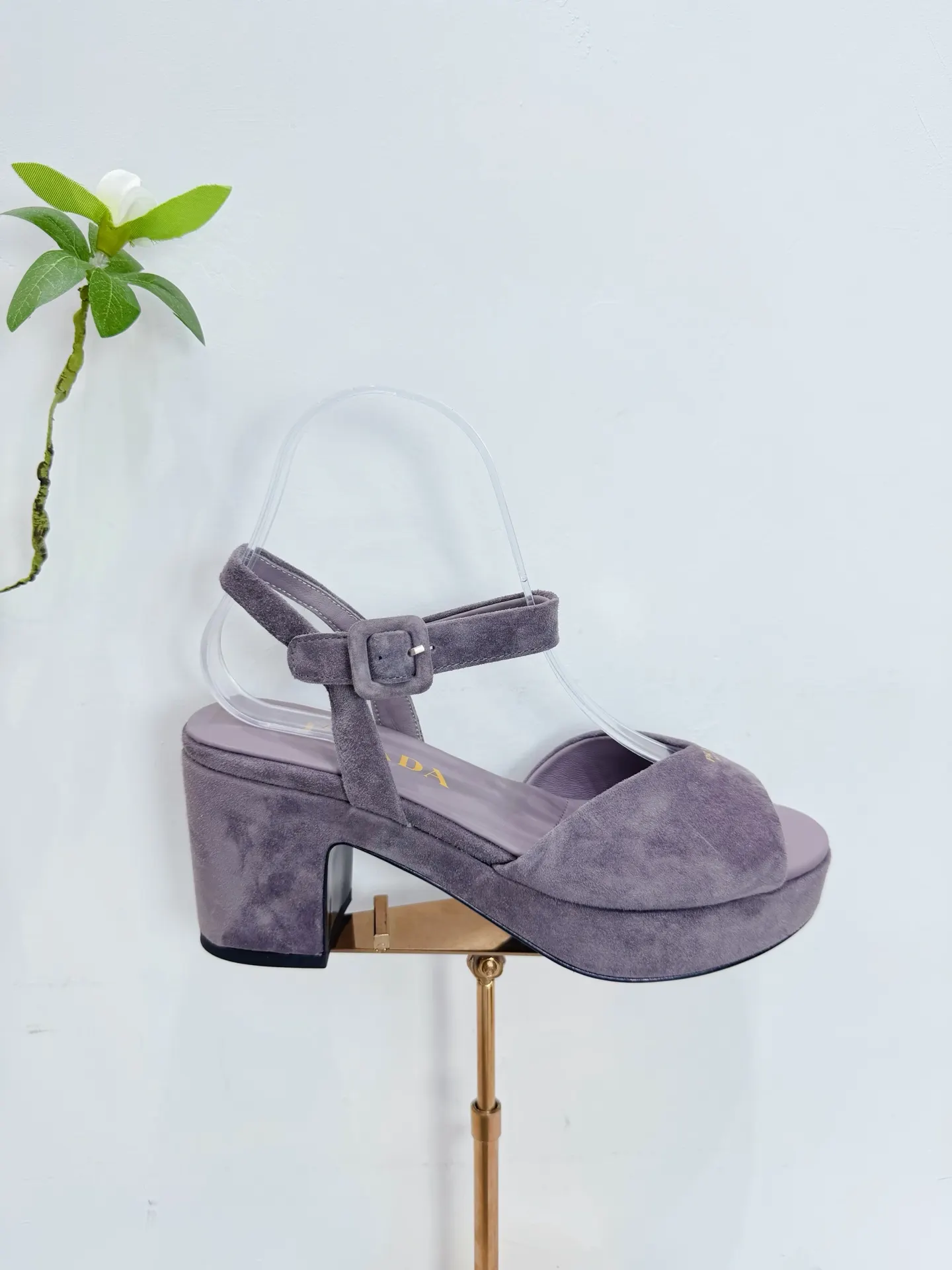 PRADA 羊皮 休闲鞋 舒适百搭款