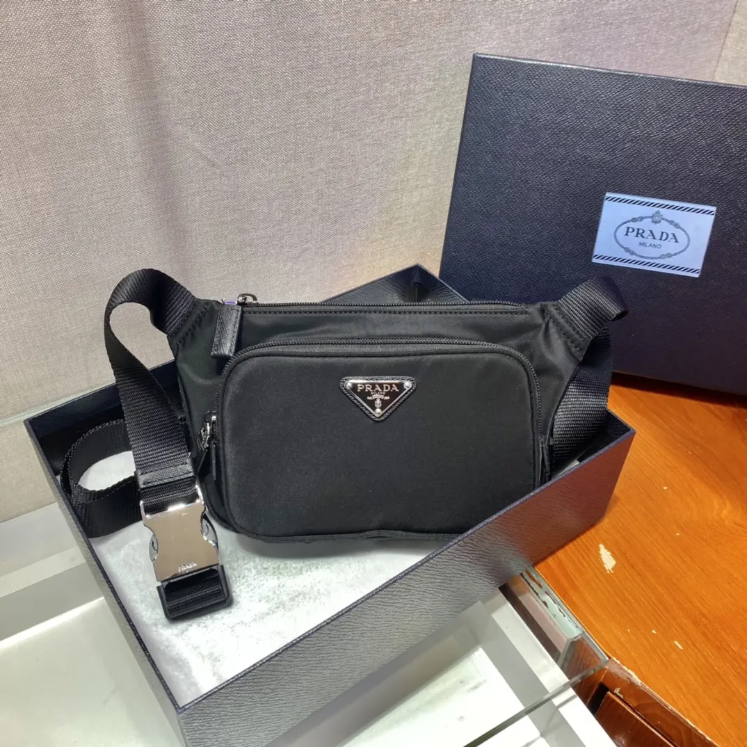 Prada 2VH128 腰包 轻便实用