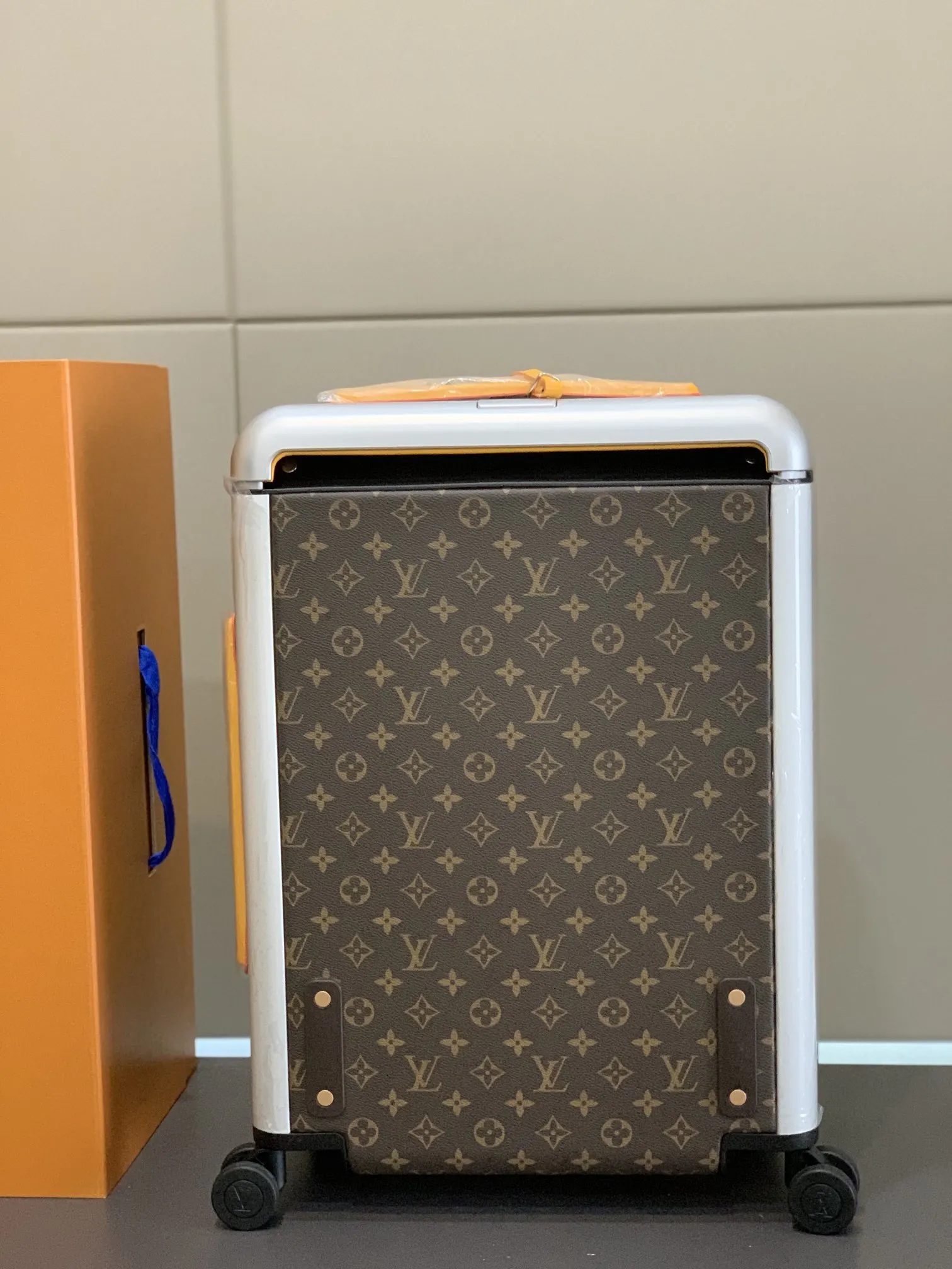 灰色 銀色 拉杆真皮包裹 行李箱 旅行拉杆款 輕便出行款