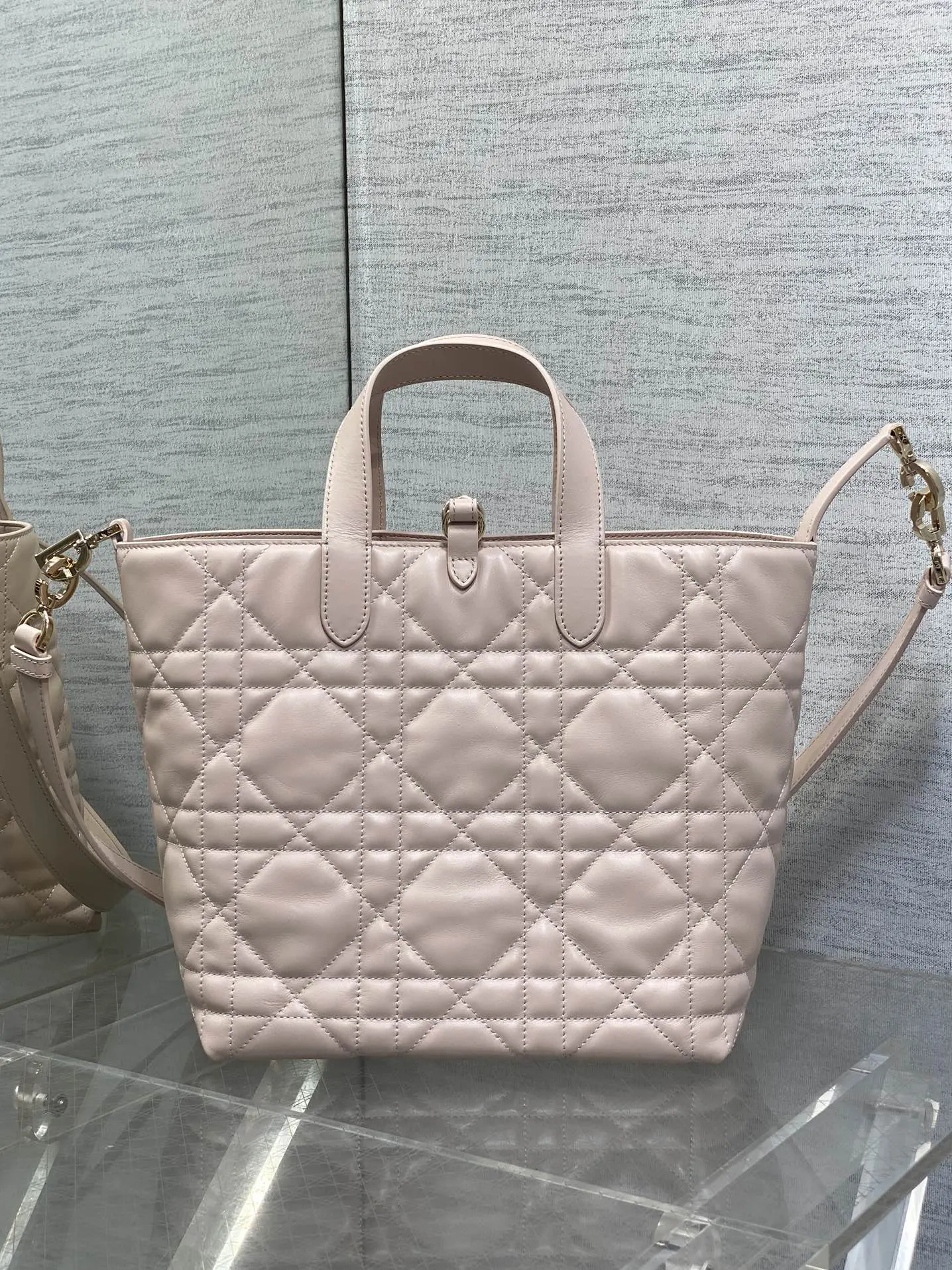 小牛皮 中号粉 Toujours竖版系列中号 专属菜 水桶包 休閒水桶款