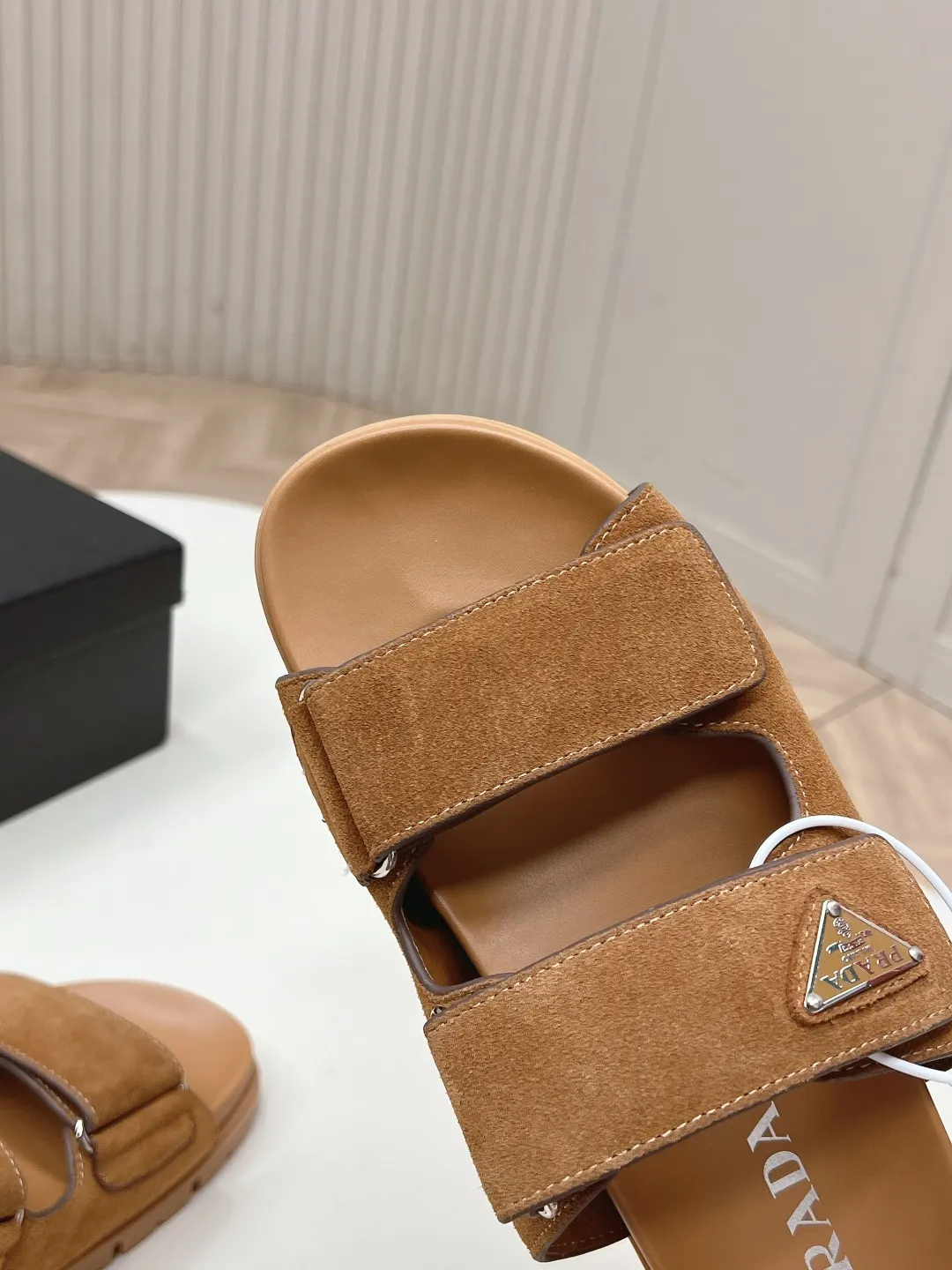 Prada 三角标 拖鞋 休闲凉拖