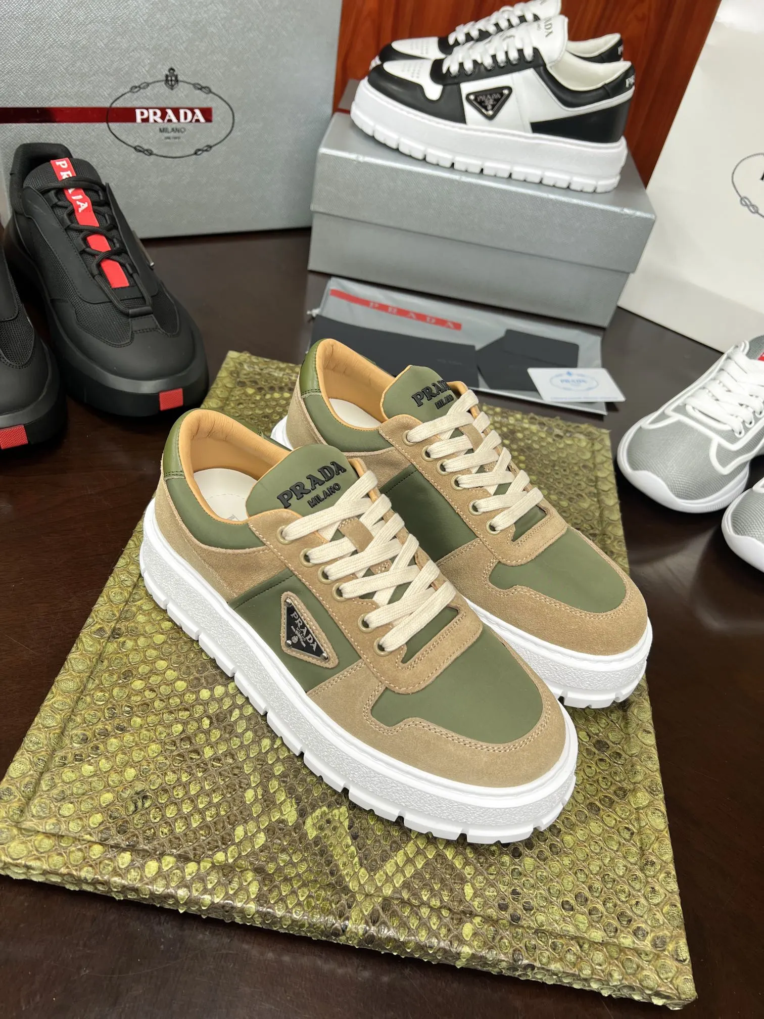 PRADA 牛皮 休闲鞋 舒适百搭款