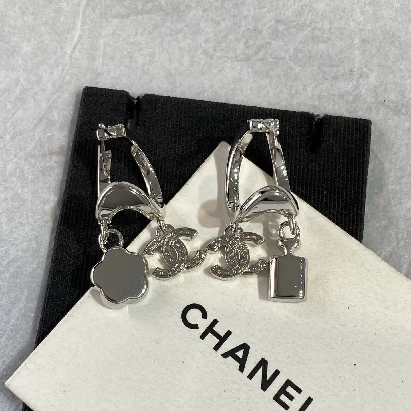 Chanel 双C 四叶草 耳环 优雅耳饰