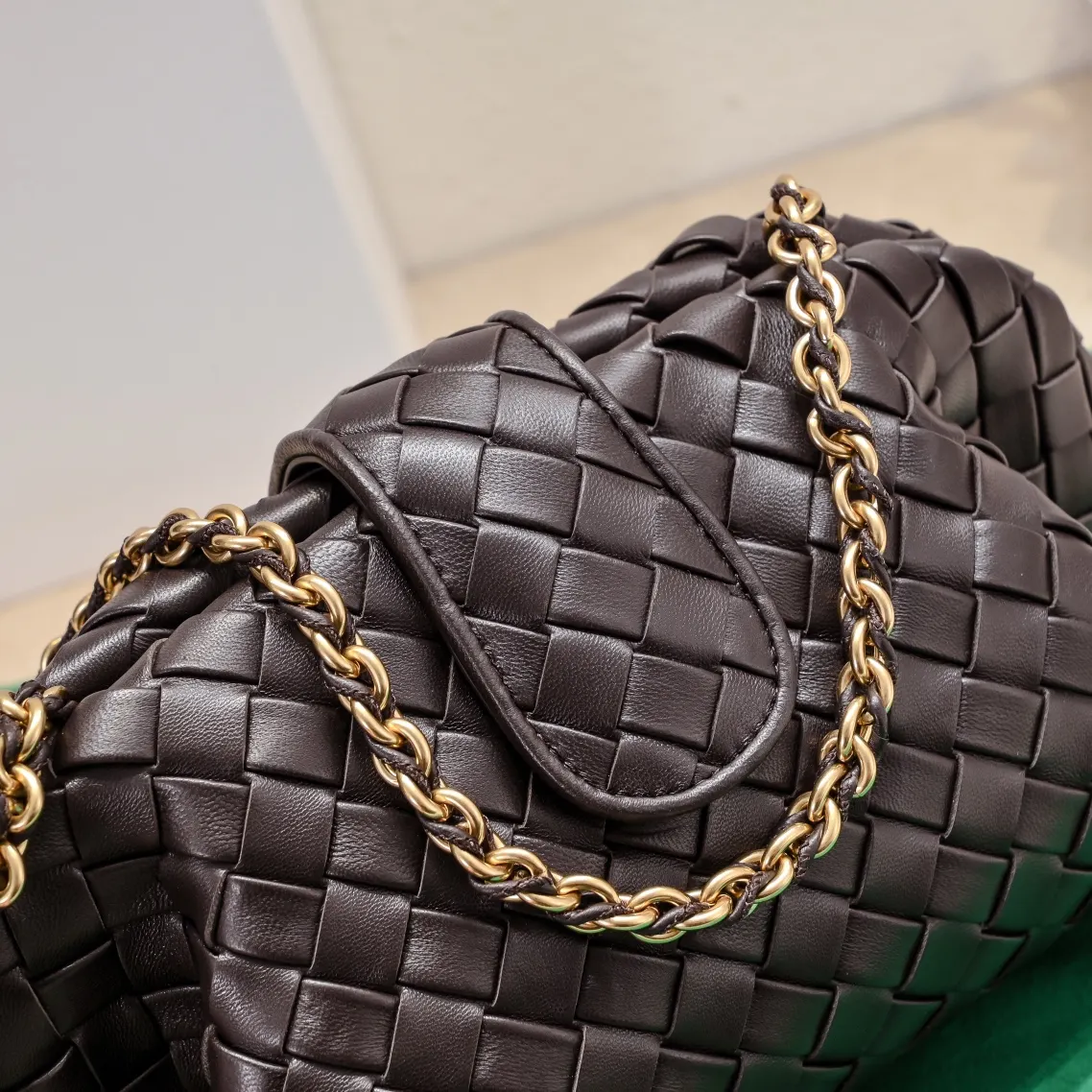 Bottega Veneta 羊皮 链条包 精致链条款