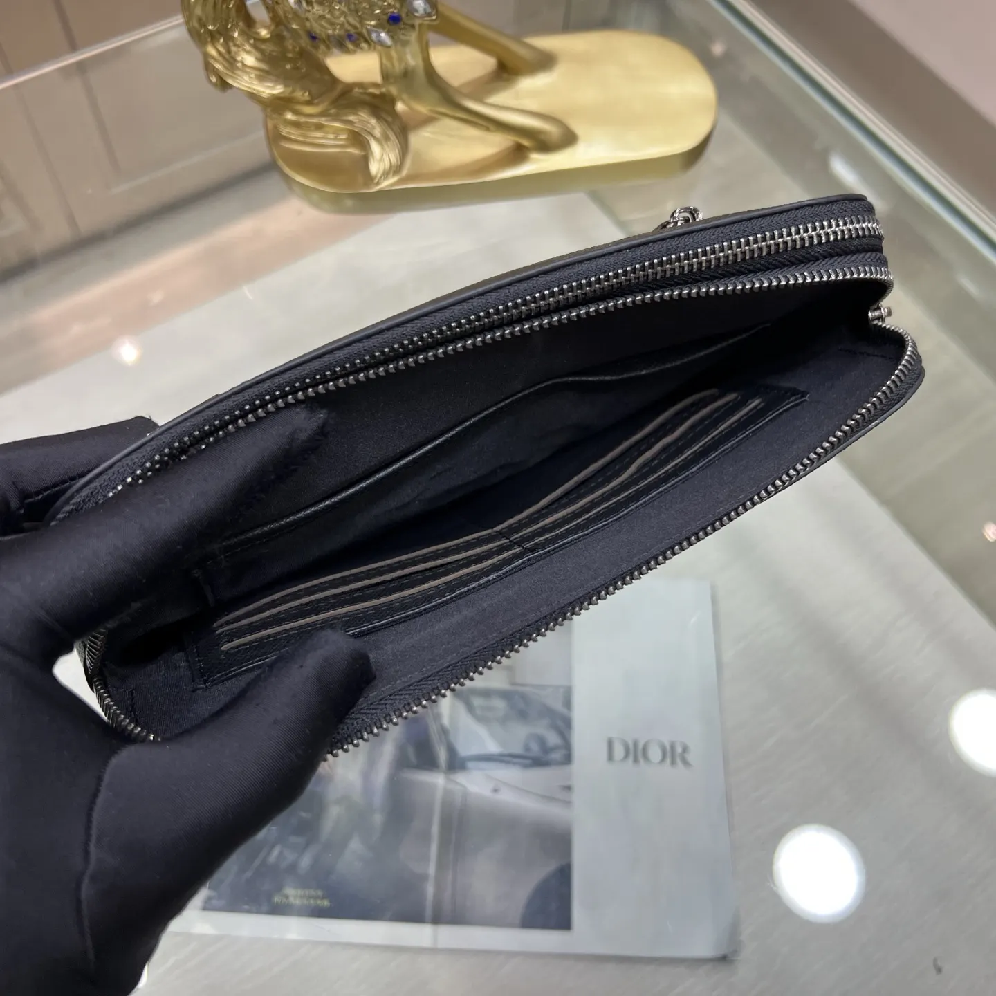 MONTBLANC万宝龙 手拿包 双拉設計 精致手拿款(數字9) MONTBLANC万宝龙 手拿包 双拉設計 精致手拿款(數字9)