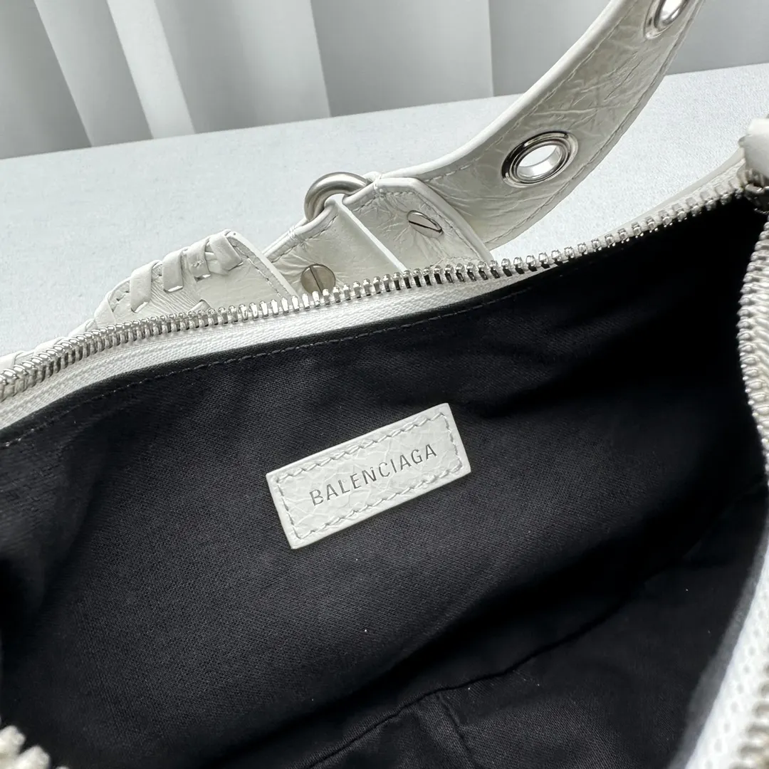 皮革 小油蜡白 Balenciag Le Cagole 半 腋下包 复古腋下背款