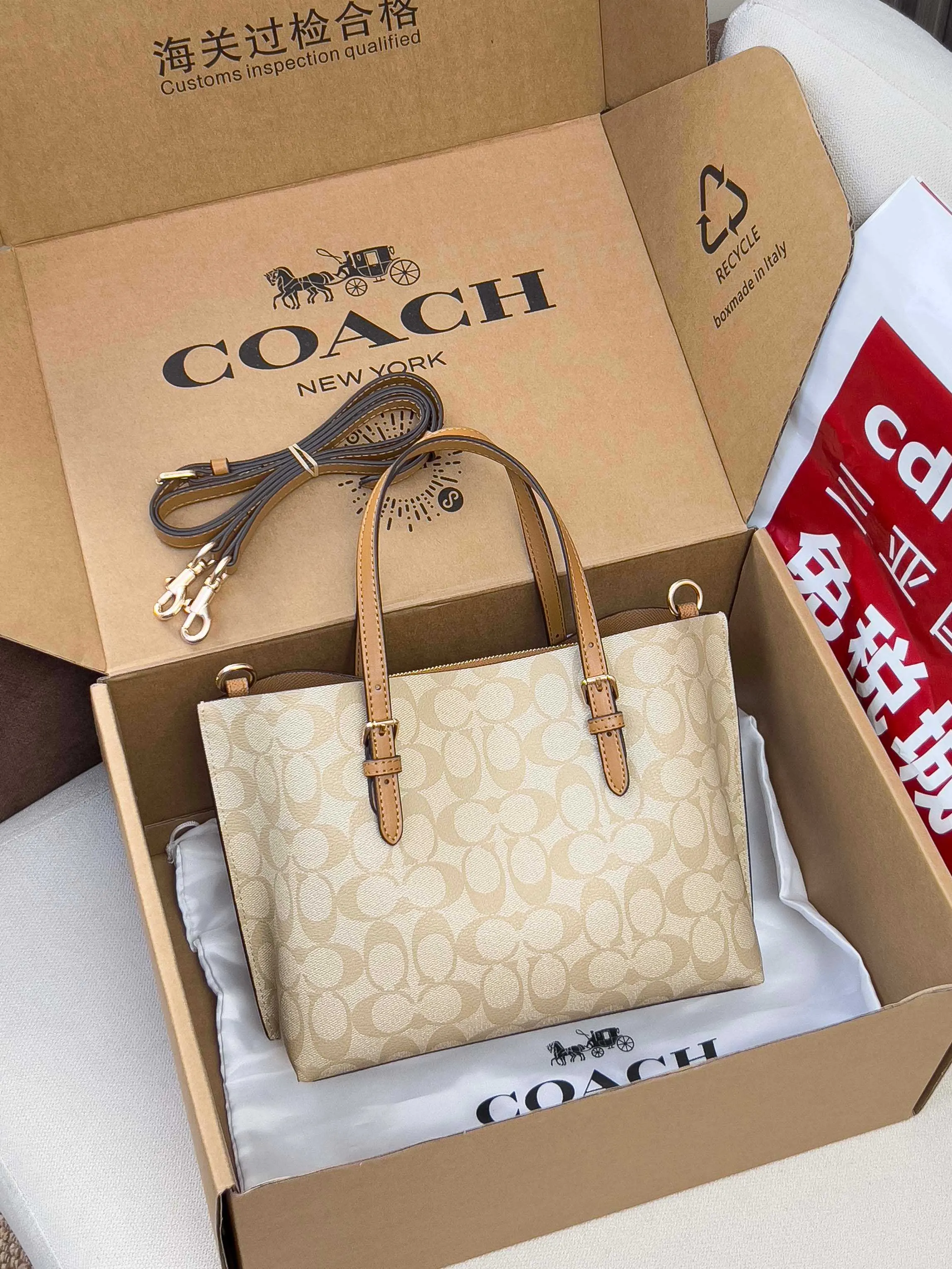 Coach 图片 Mollie Tot 托特包 大容量托特款