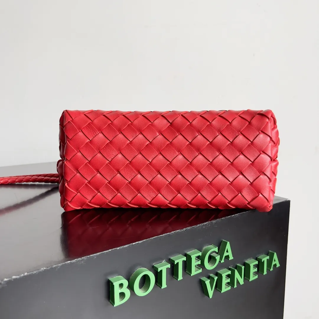 Bottega Veneta Andiamo 白色 编织手提包 精选款