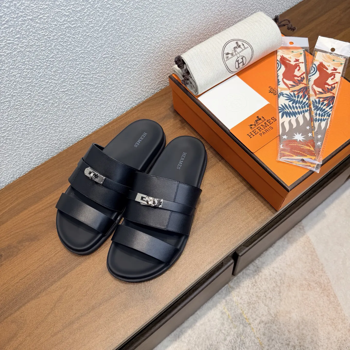 Hermès 经典 小牛皮 拖鞋 舒适