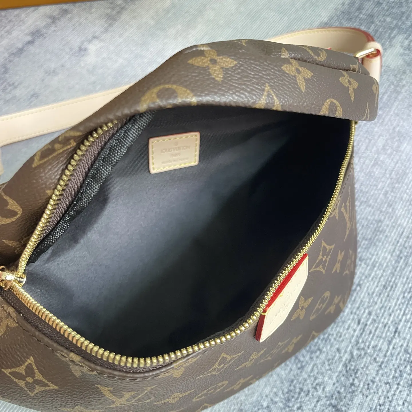 Louis Vuitton Gold Belt Bag Casual Leather