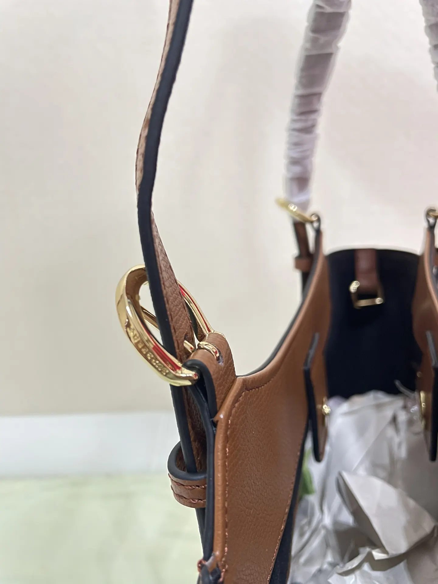 Burberry 皮革 巴宝莉精致的粒面皮革托特包 搭 House 大容量托特款