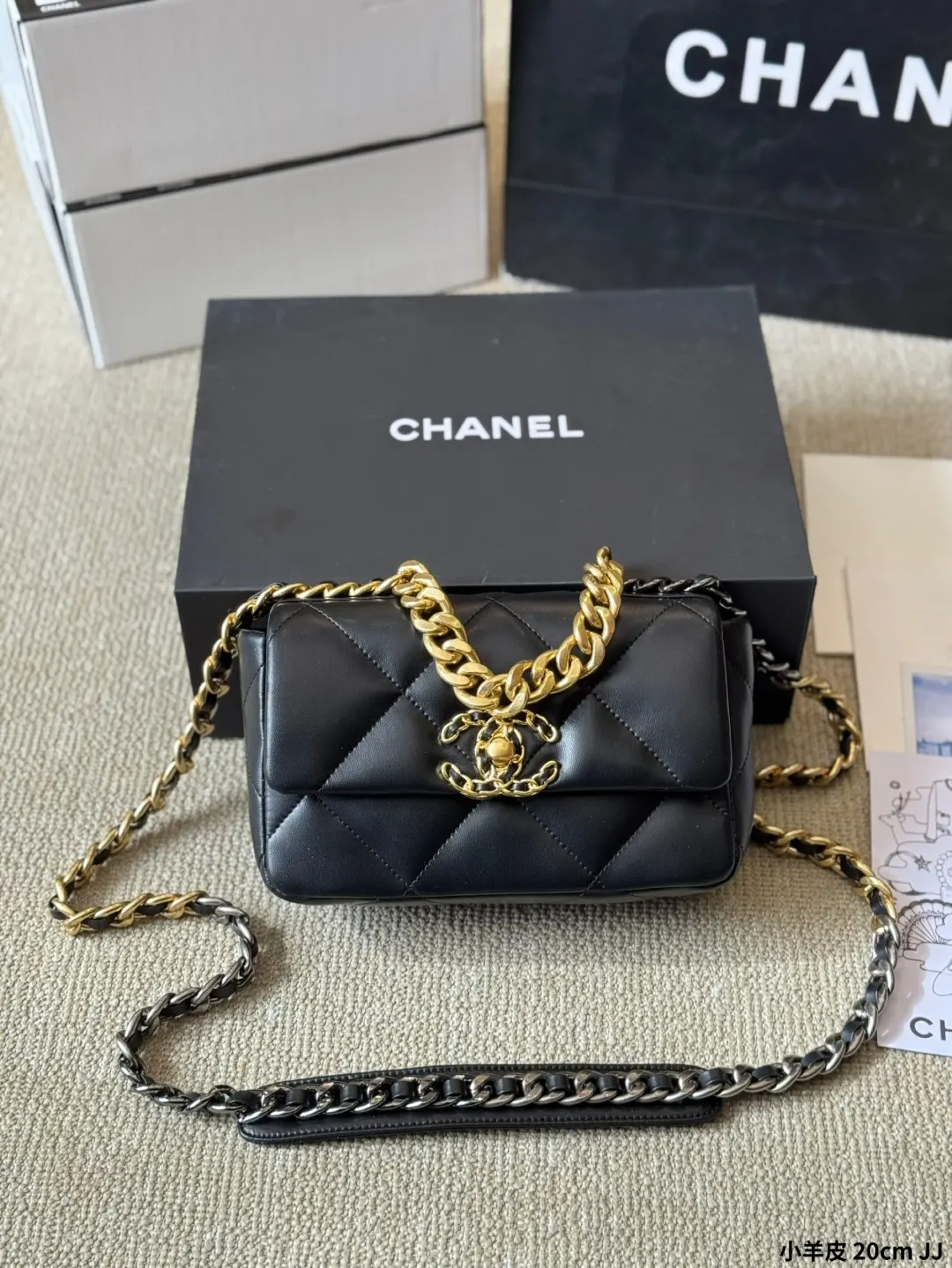 CHANEL 羊皮 小羊皮 手袋口盖包mini 轻盈绵柔质感 链条包 精致链条款