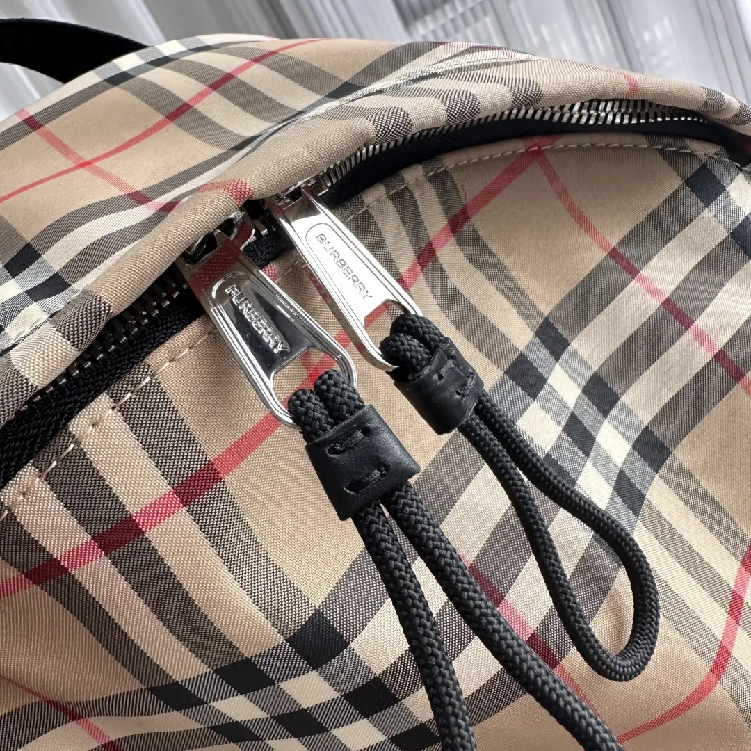Burberry 尼龍 雙肩包 实用雙肩款