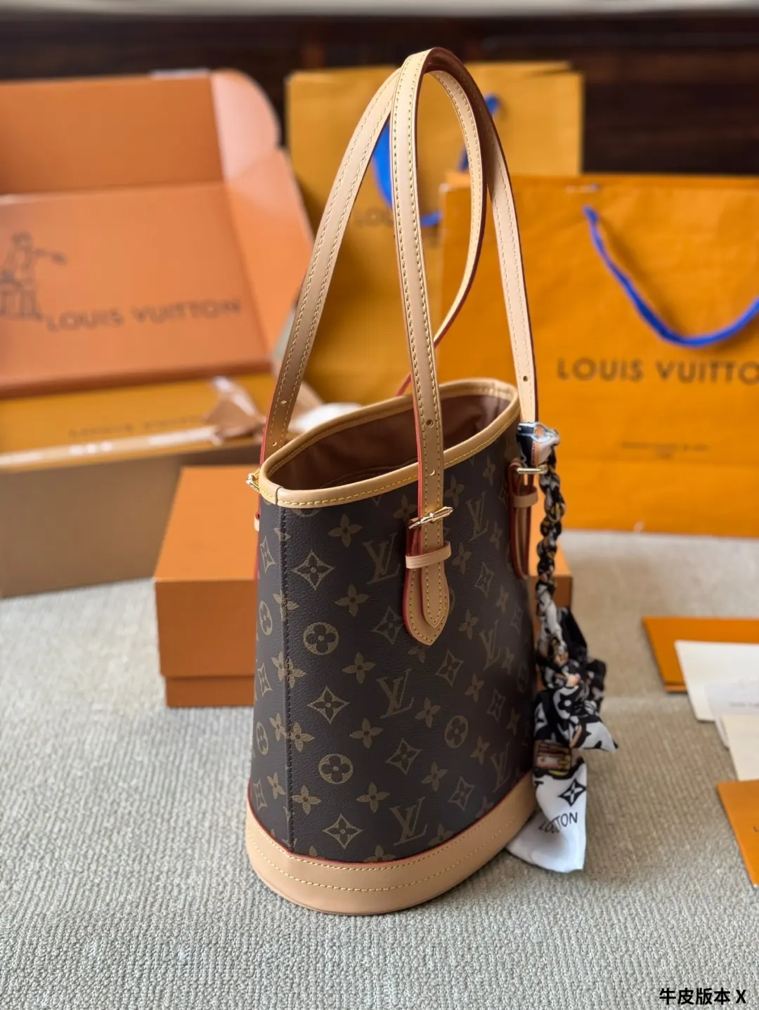 LV 牛皮 手袋出自 Match 系列 宣 收納包 旅行收納款