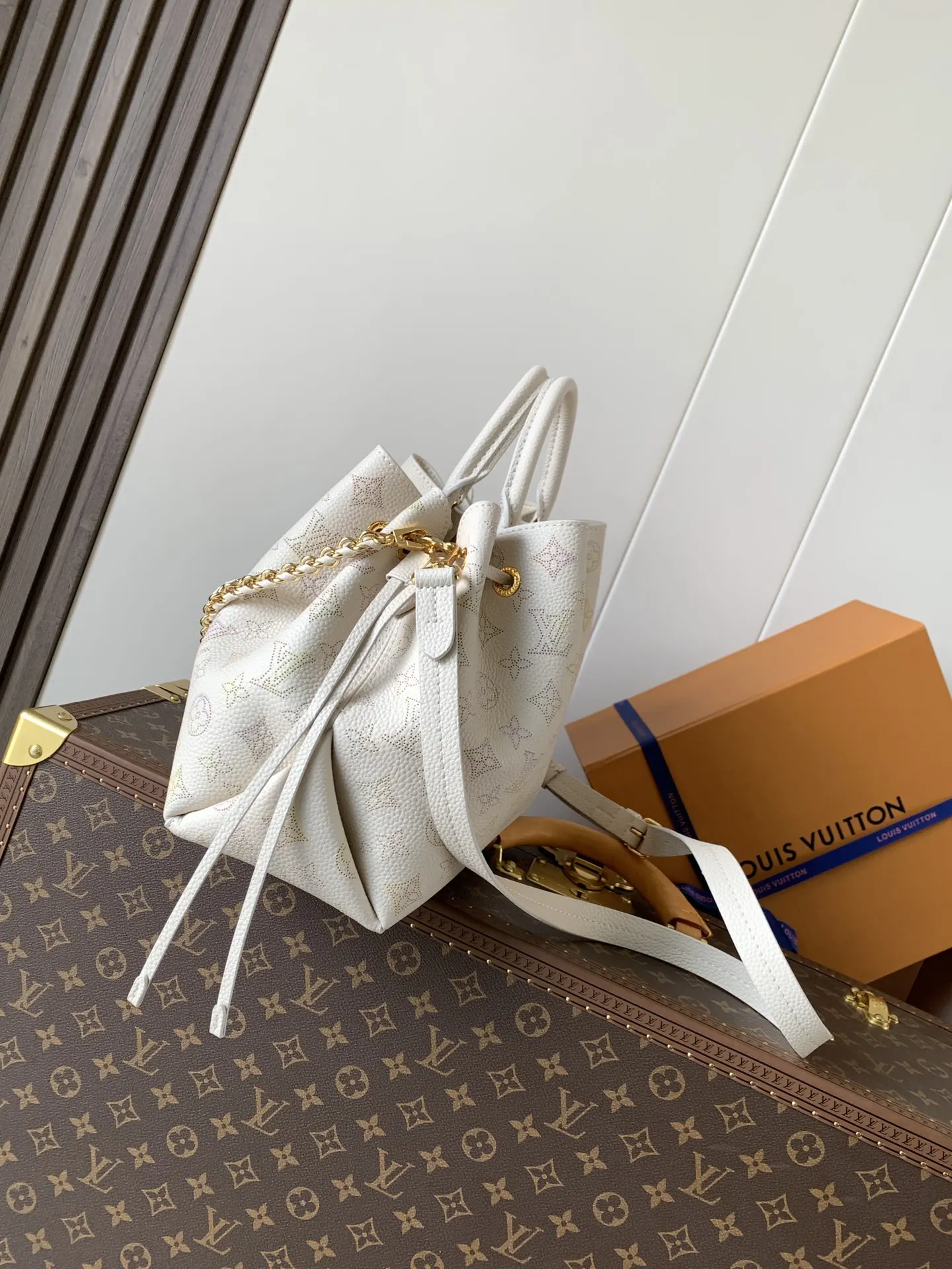 LV black and gray color scheme chain bag, shoulder crossbody model Image 2 LV black and gray color scheme chain bag, shoulder crossbody model Image 2