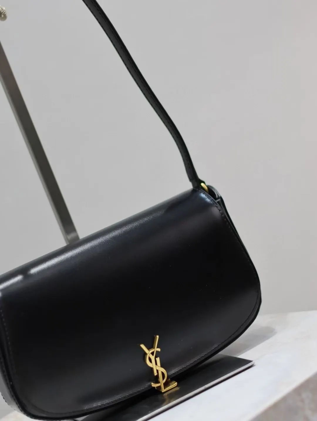 精品 黑 金 腋下包 復古腋下背款