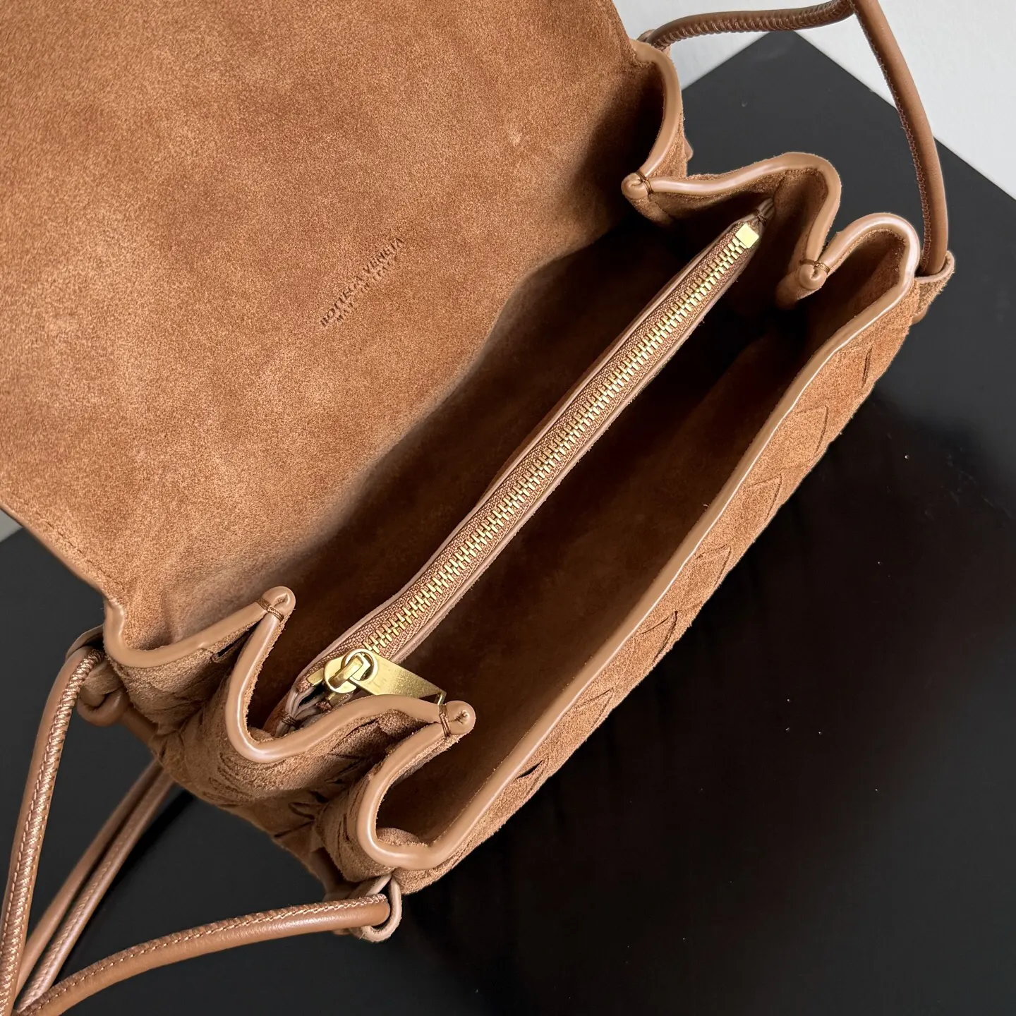 Bottega Veneta 手拿包 精致手拿款(數字9) Bottega Veneta 手拿包 精致手拿款(數字9)