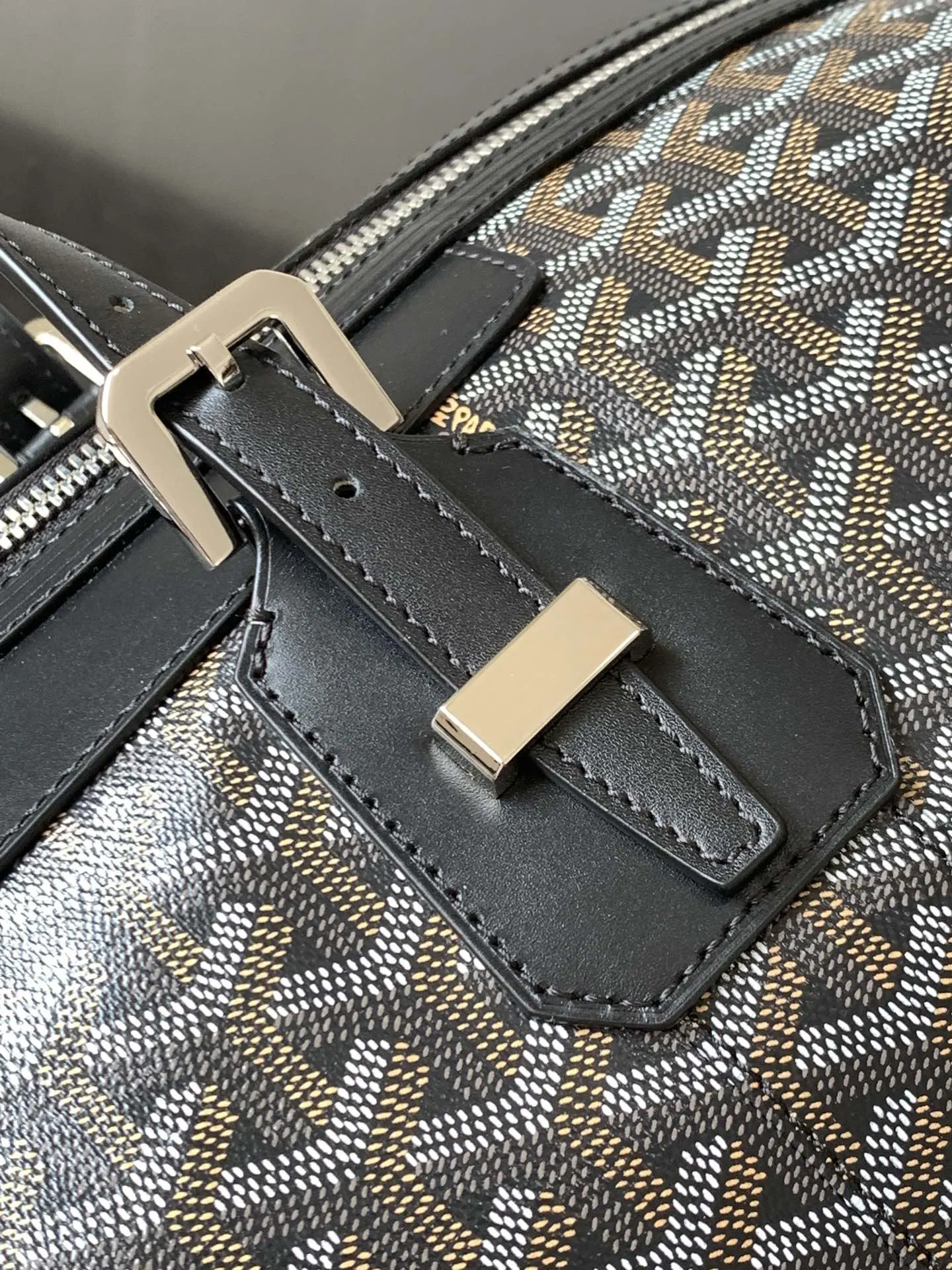 Goyard 黑色 它的提手可调节长度 可确保手提时的舒適度 并且开口两 旅行袋 大容量旅行款