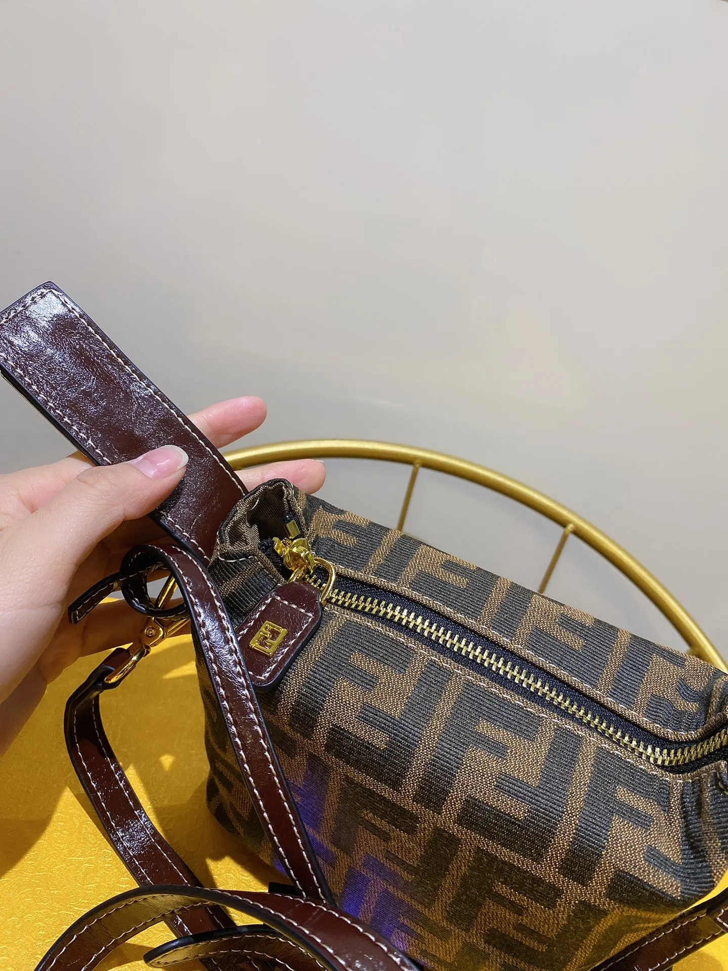Fendi 老花 出厂价 芬迪 vintage mi 化妆包 便携收纳款