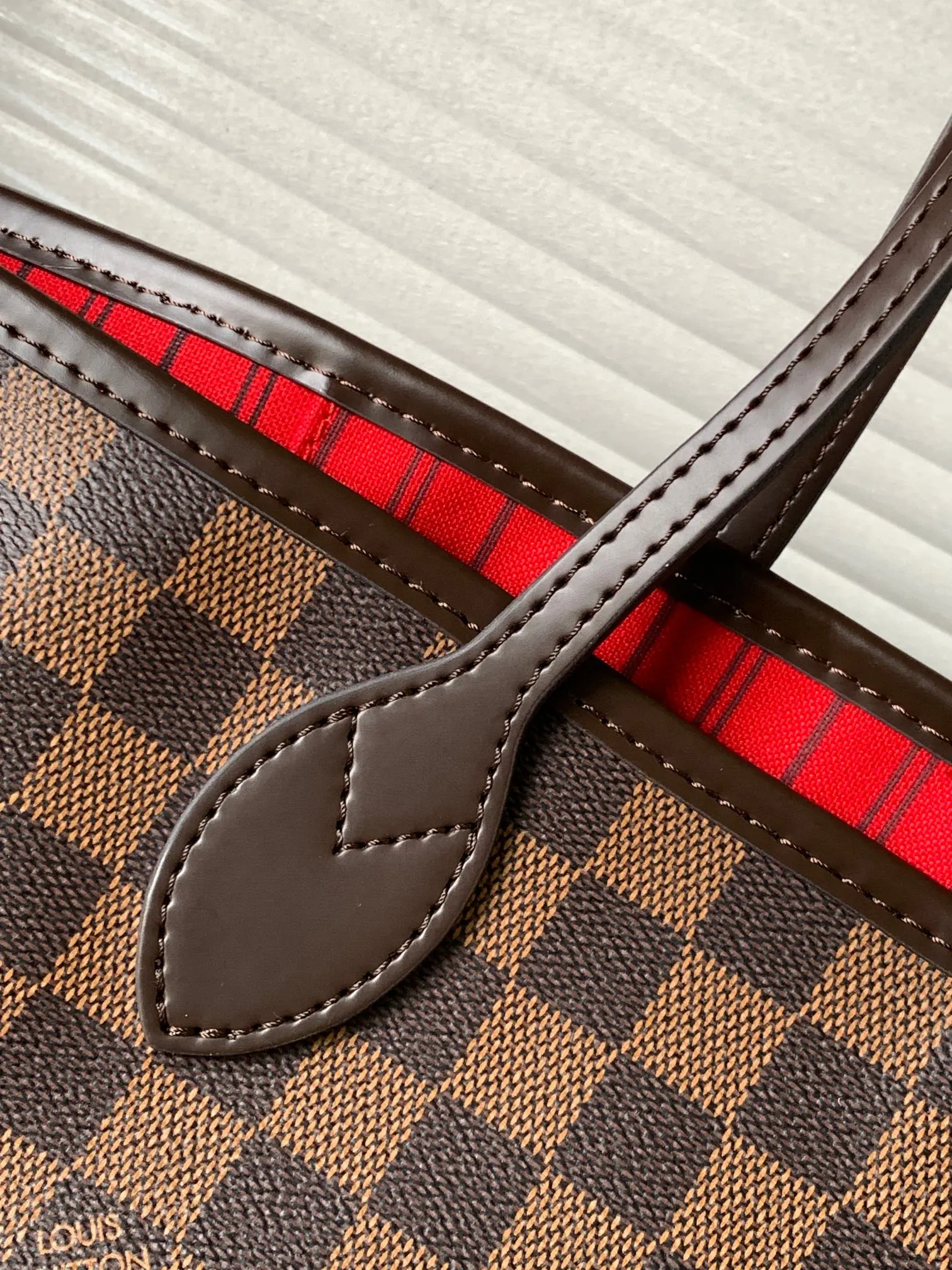 LV Neverfull 帆布 手拿包 精致手拿款